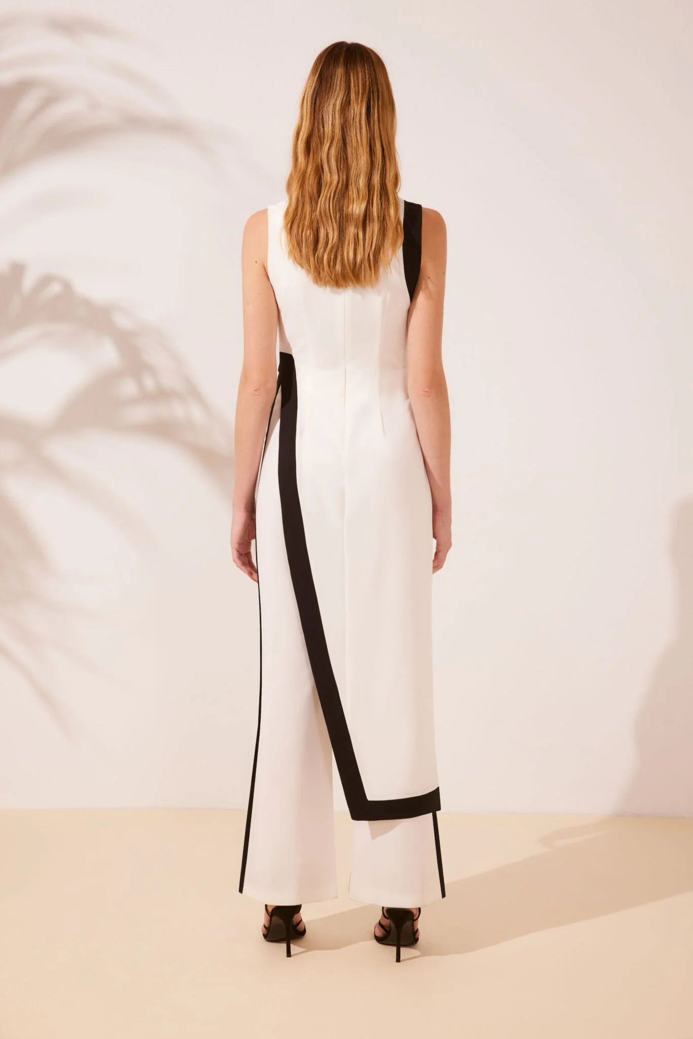 Arggido Jumpsuit in ivory and black. - Image 2