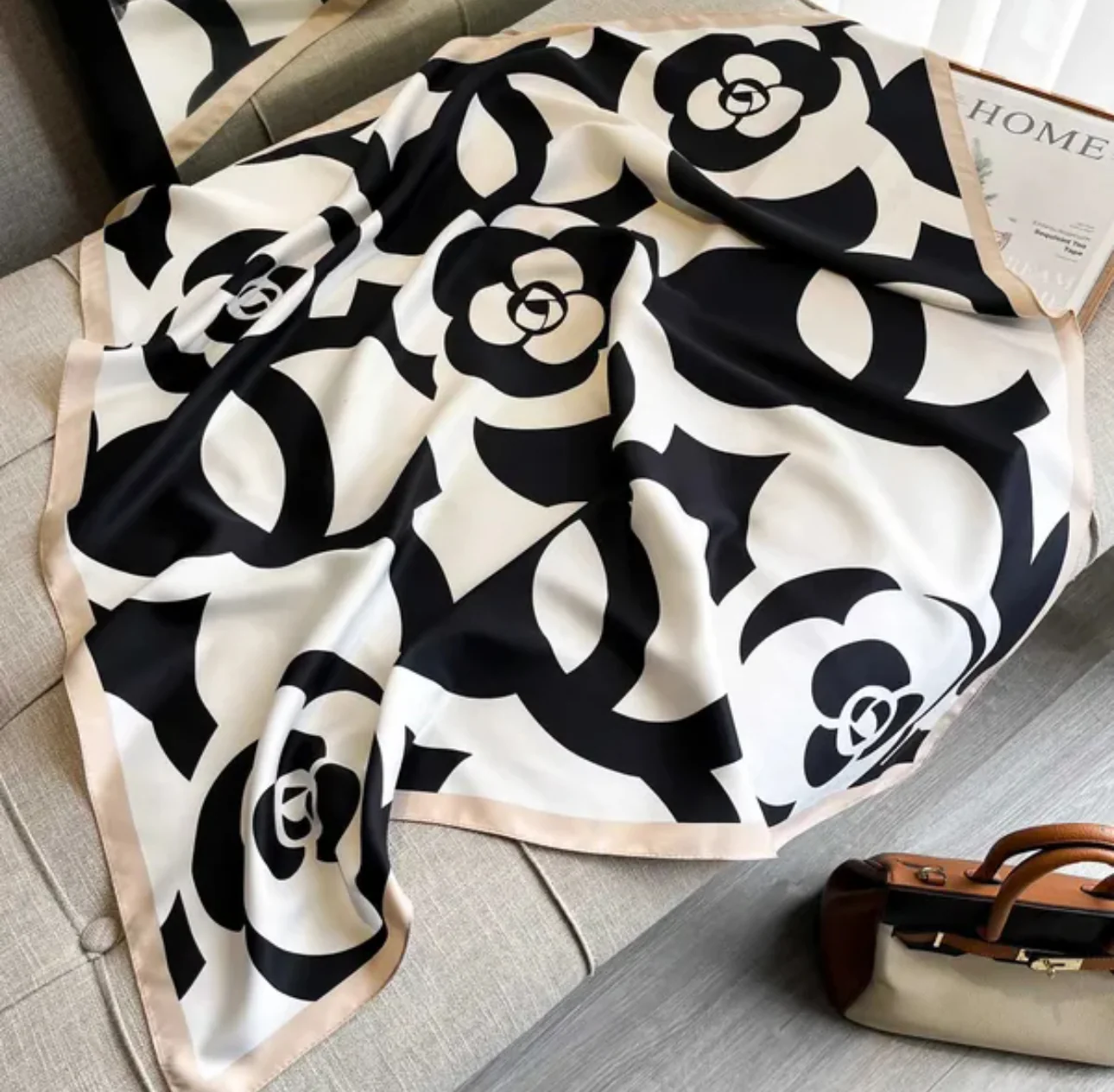 Black and ivory floral scarf - Image 3