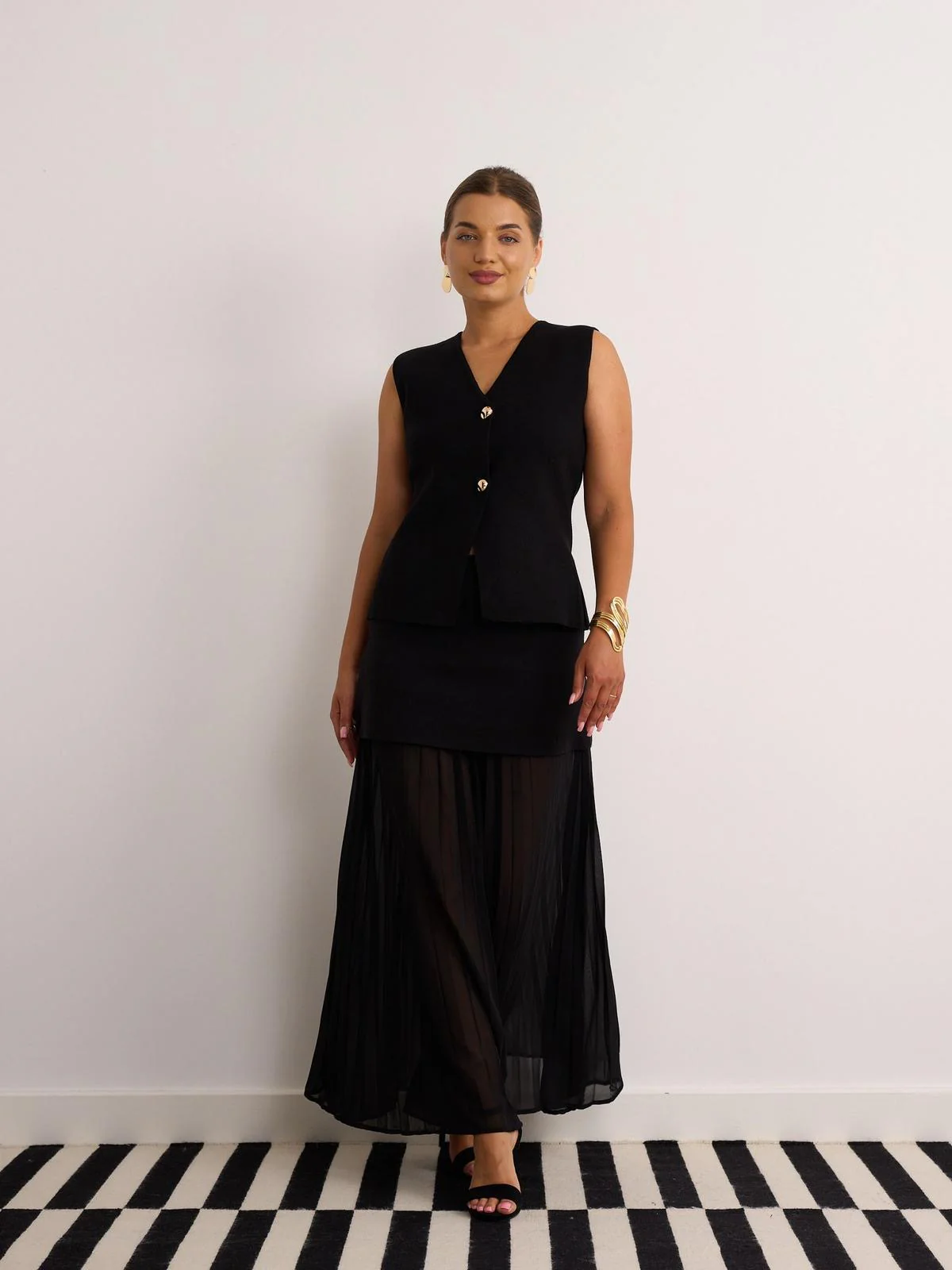 Black buttoned v neck waist coat - Image 5