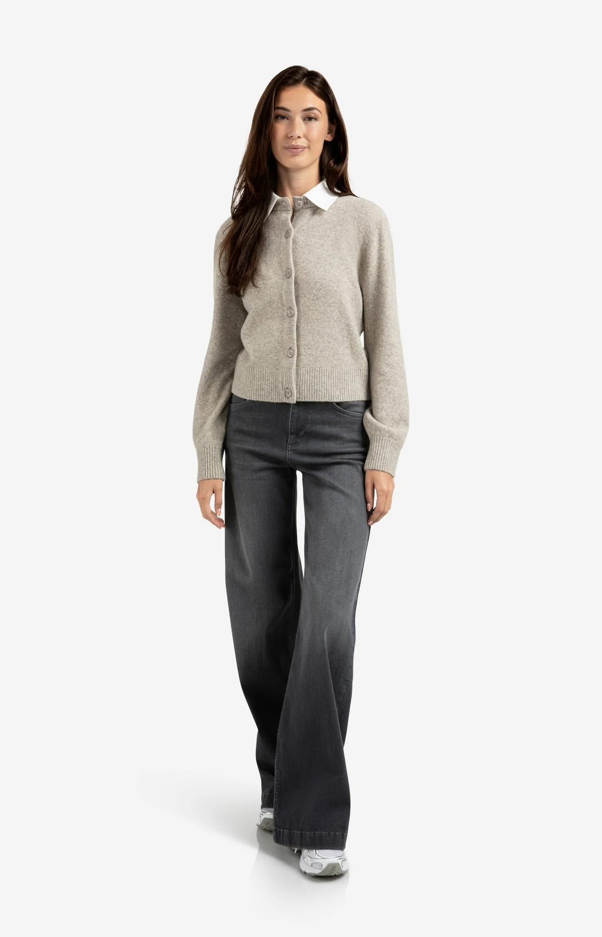 YaYa Cardigan with detachable collar and button closure - Image 4