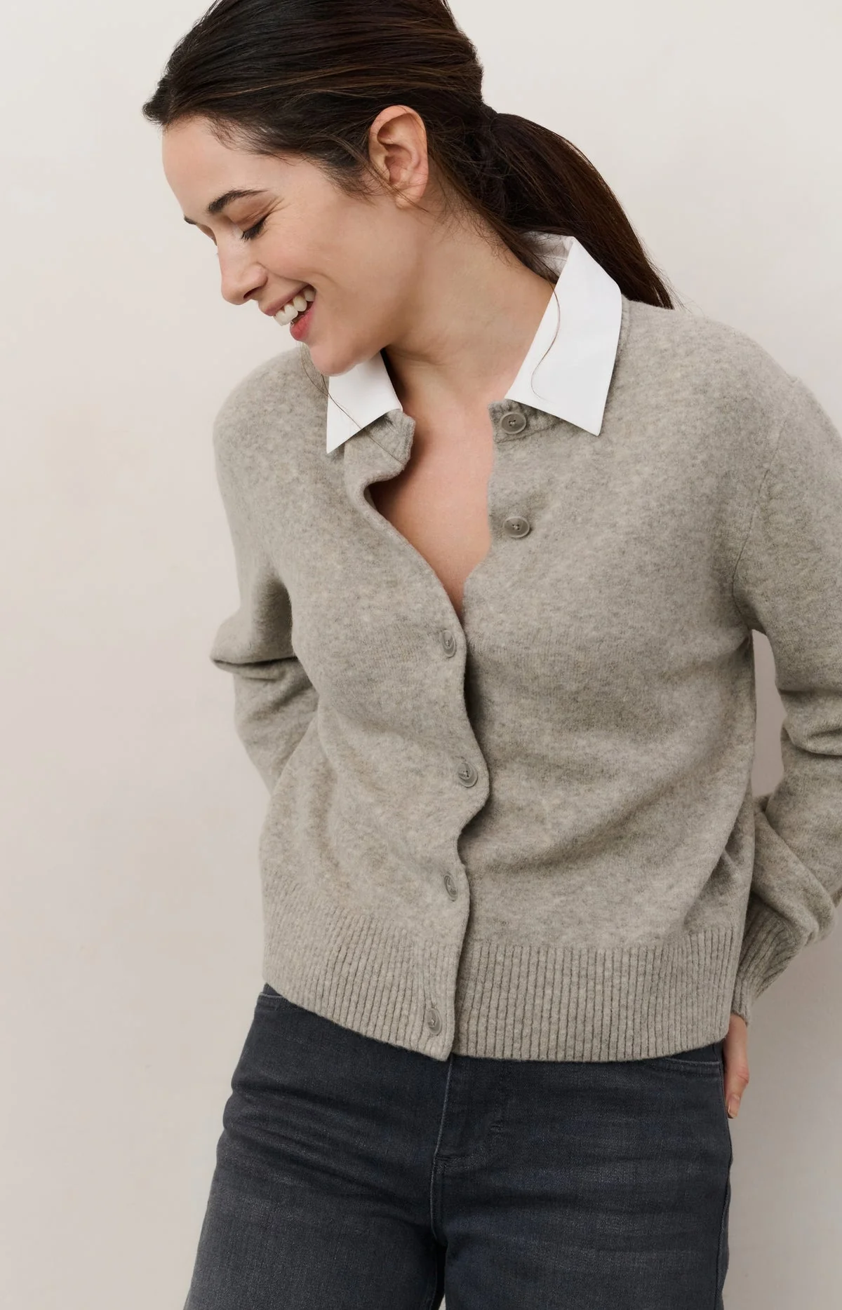 YaYa Cardigan with detachable collar and button closure - Image 8