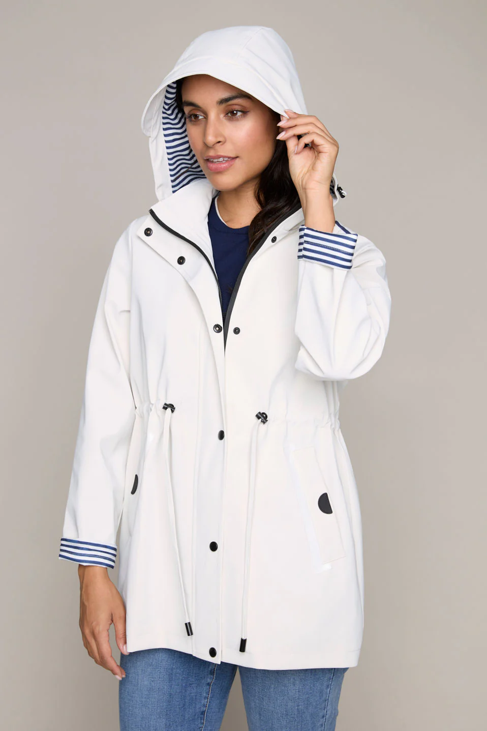 Carre Noir Lightweight Raincoat – White