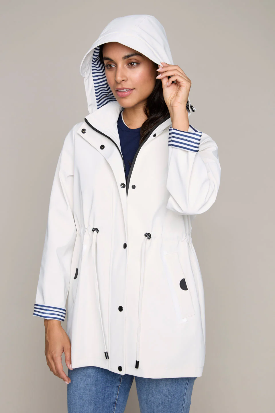 Carre Noir Lightweight Raincoat – White - Image 2