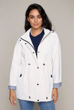 Carre Noir Lightweight Raincoat – White - Image 3