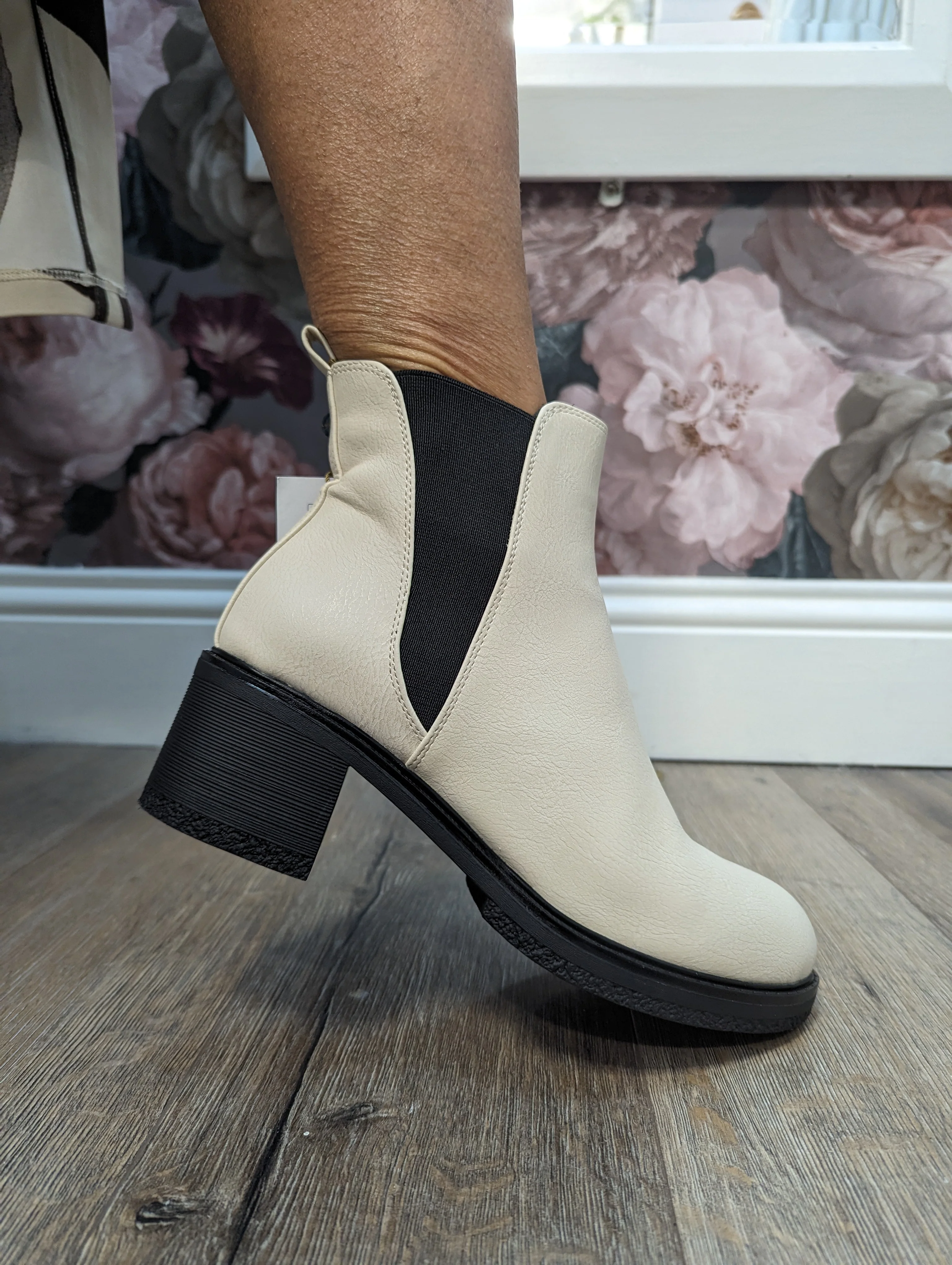 Cream Ophelia boot - Image 2