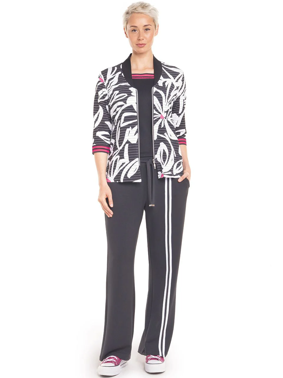 Doris Stretch Zip Jacket – Black & White Print
Product Code: 104306