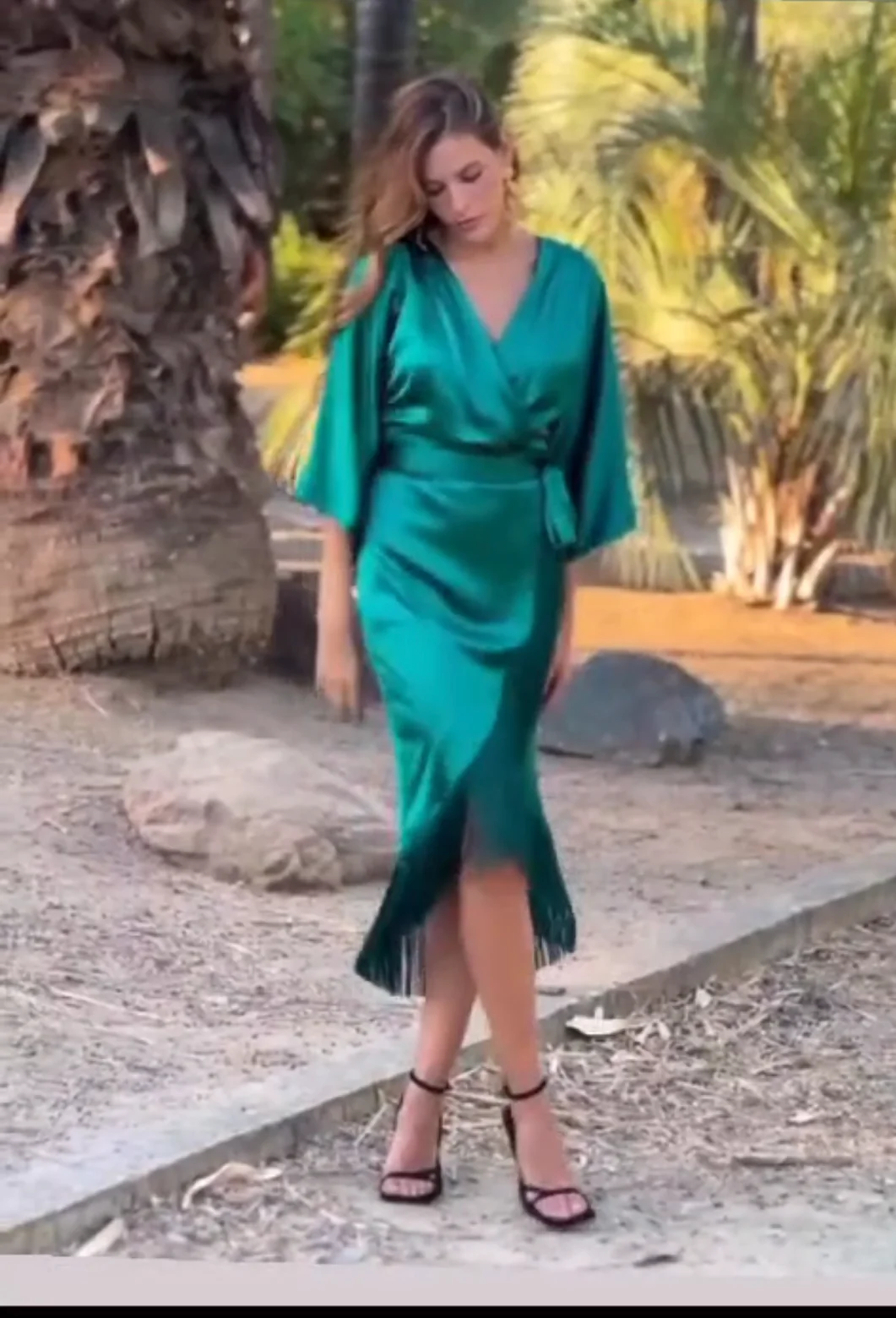 Emily green satin wrap 14/16 - Image 4