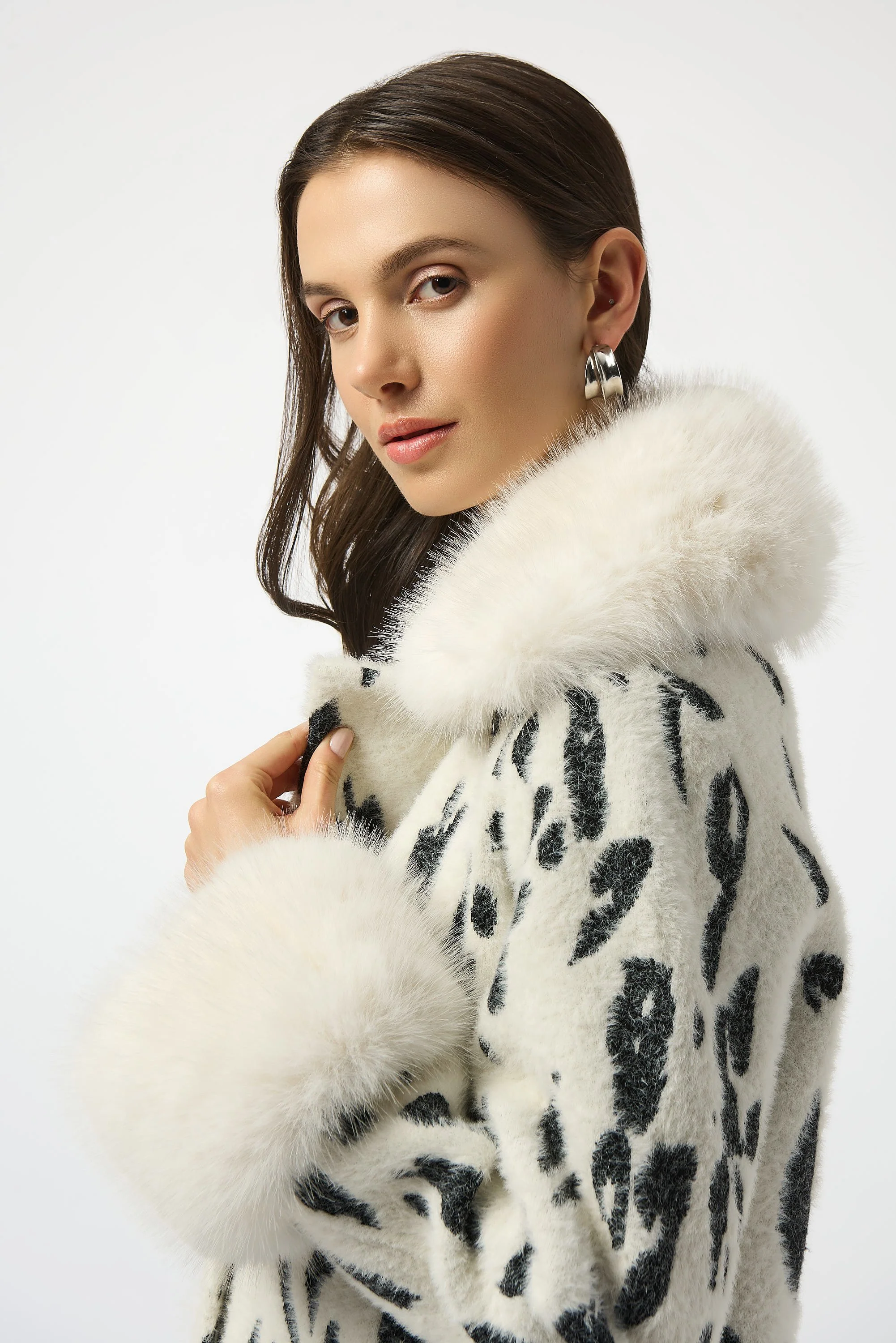 Feather Yarn by Animal Jacquard Coat with Faux Fur Trim
253904 - Image 2