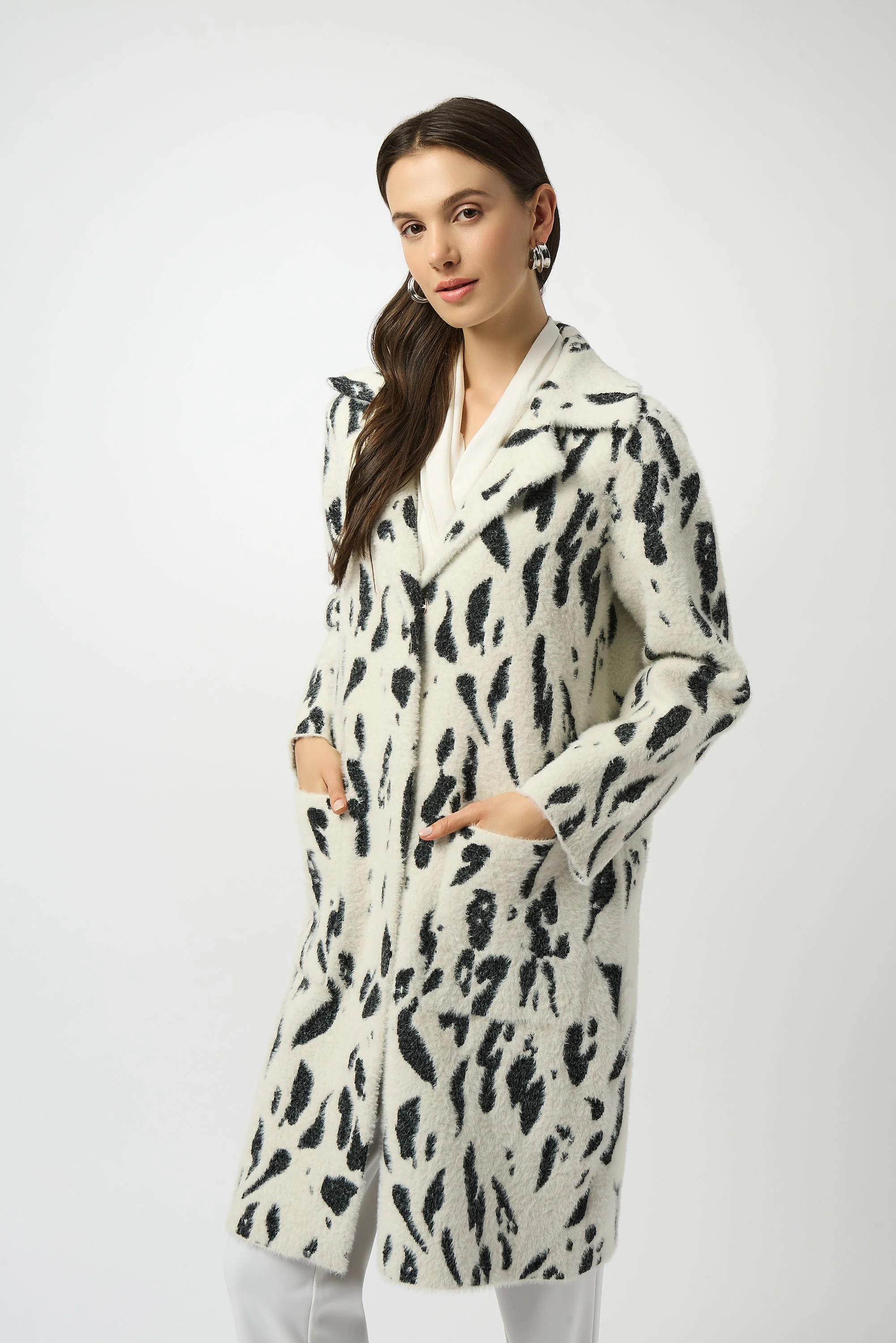 Feather Yarn by Animal Jacquard Coat with Faux Fur Trim
253904 - Image 4