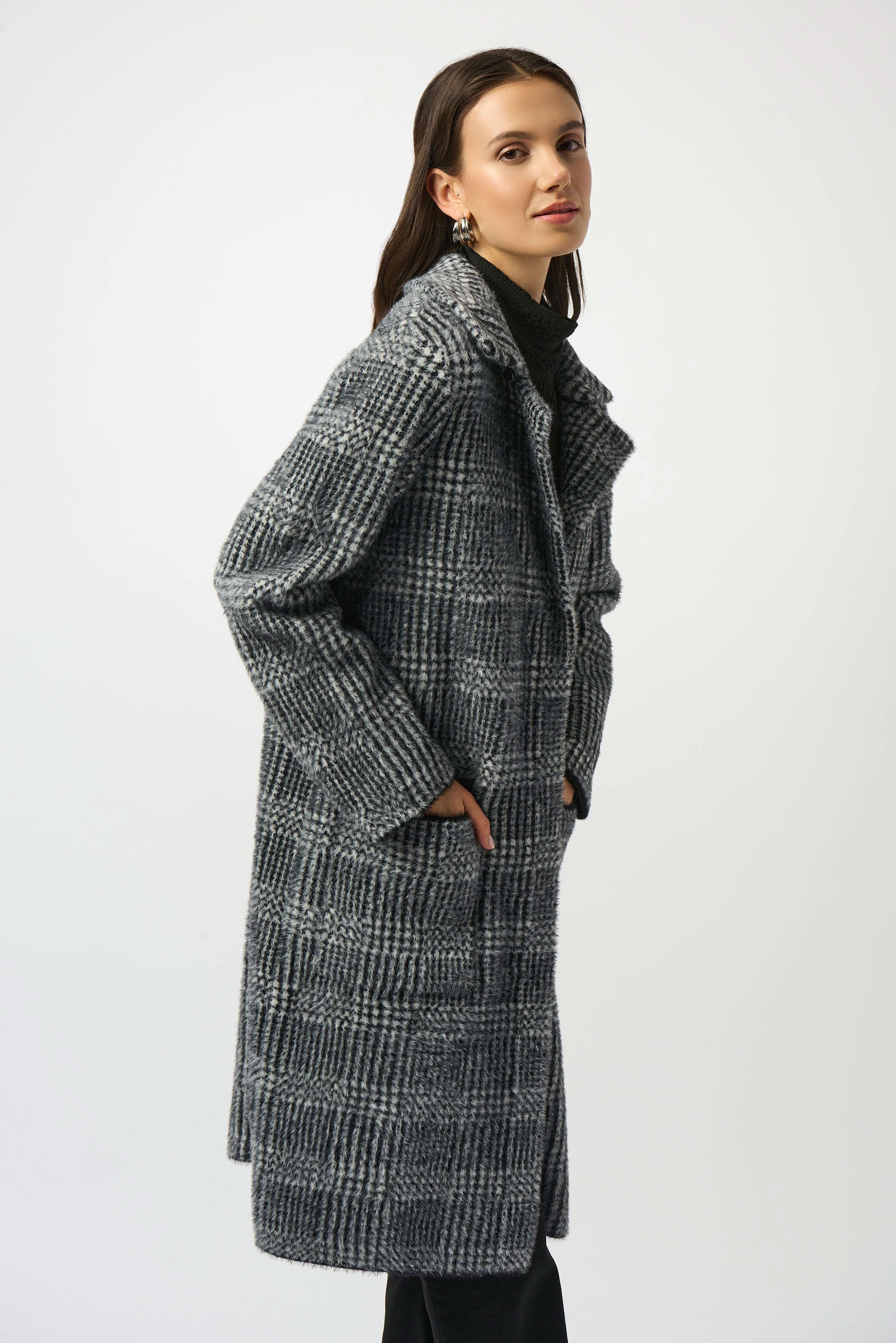 Feather Yarn Plaid Jacquard Coat with Faux Fur Trim
253900 - Image 2