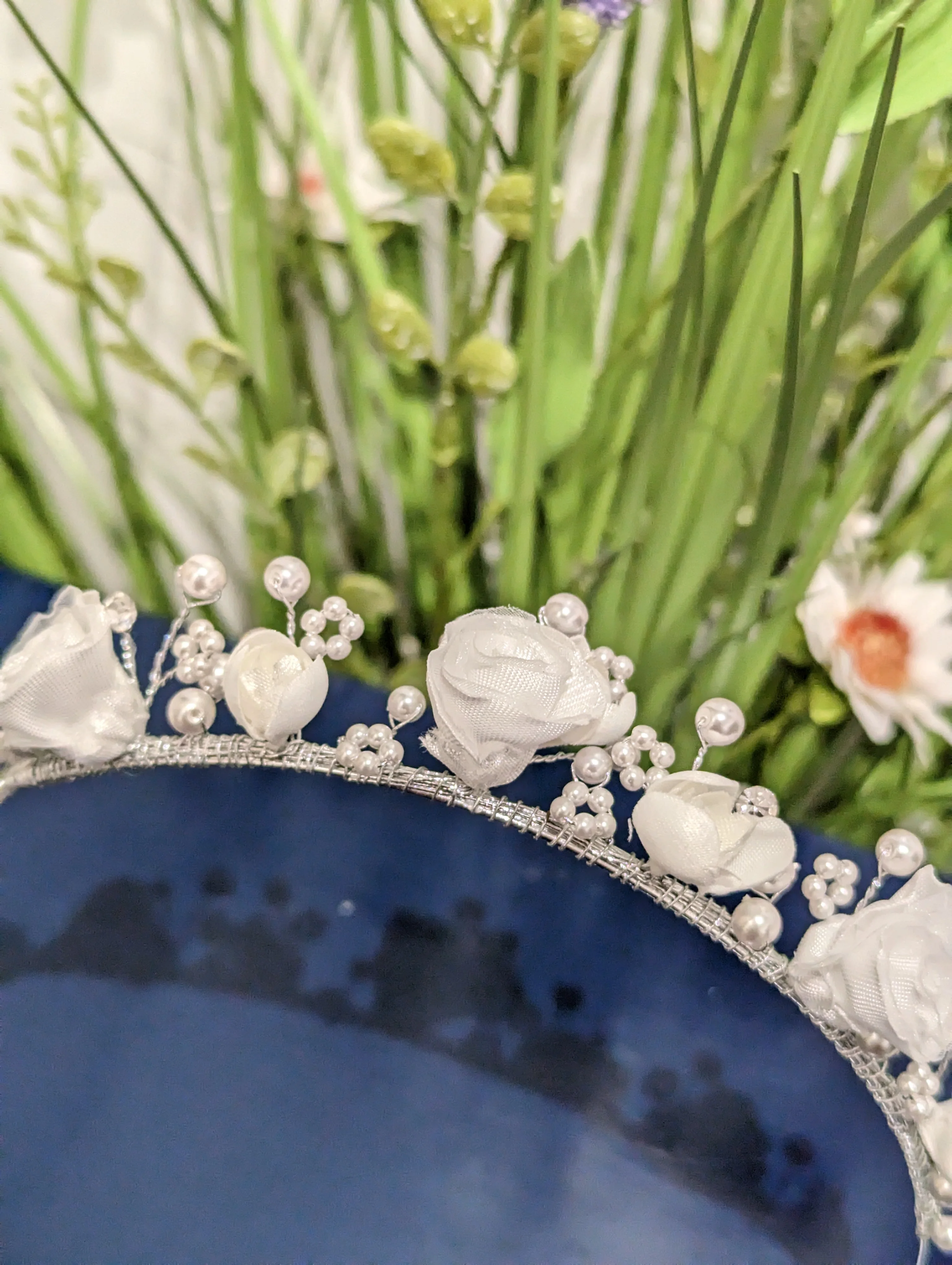 Flower amd pearl tiara 5203 - Image 2