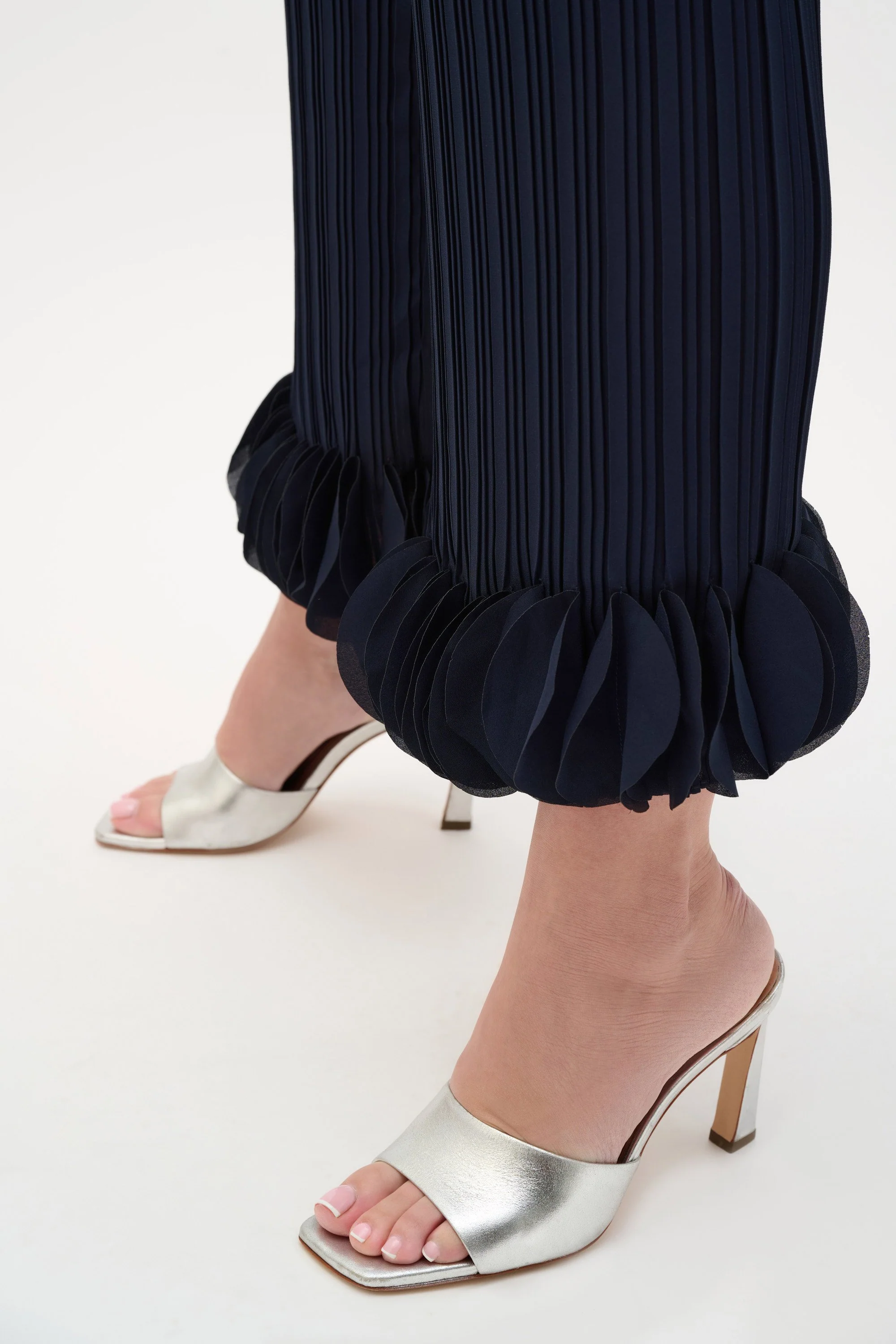 Georgette Wide Leg Pleated Pants
253940S26 navy - Image 3