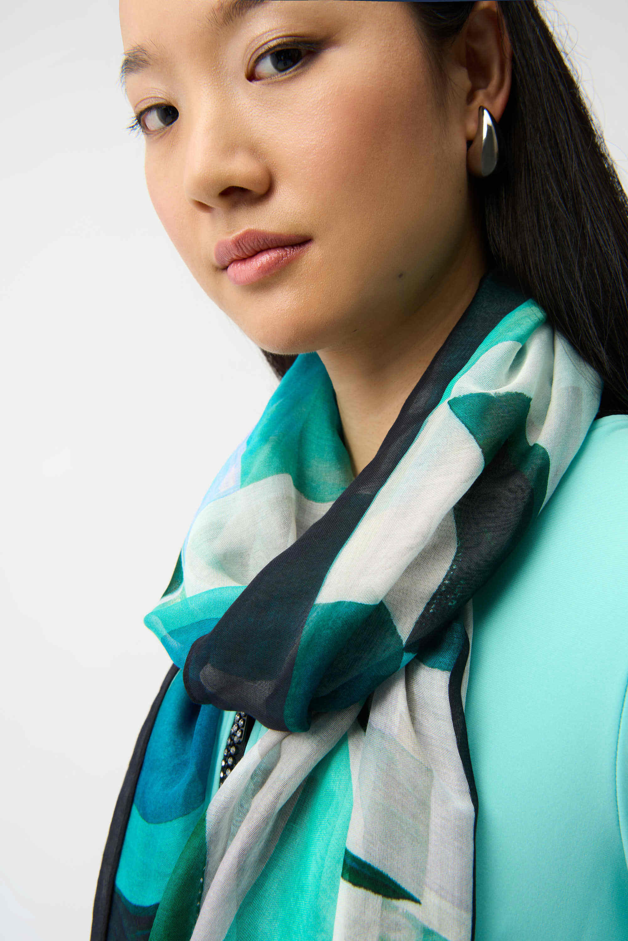 JOSEPH RIBKOFF 261985 Viscose Geometric Print Scarf - Image 2