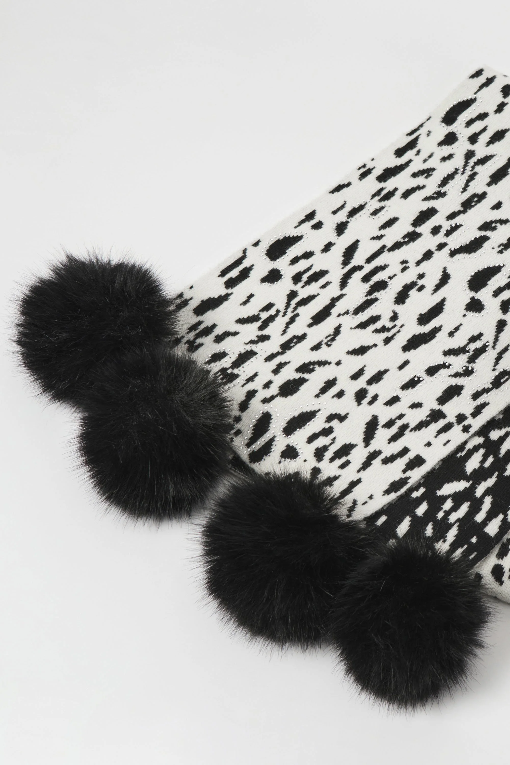 Knitted Animal Print Pompom Scarf
253972 - Image 4