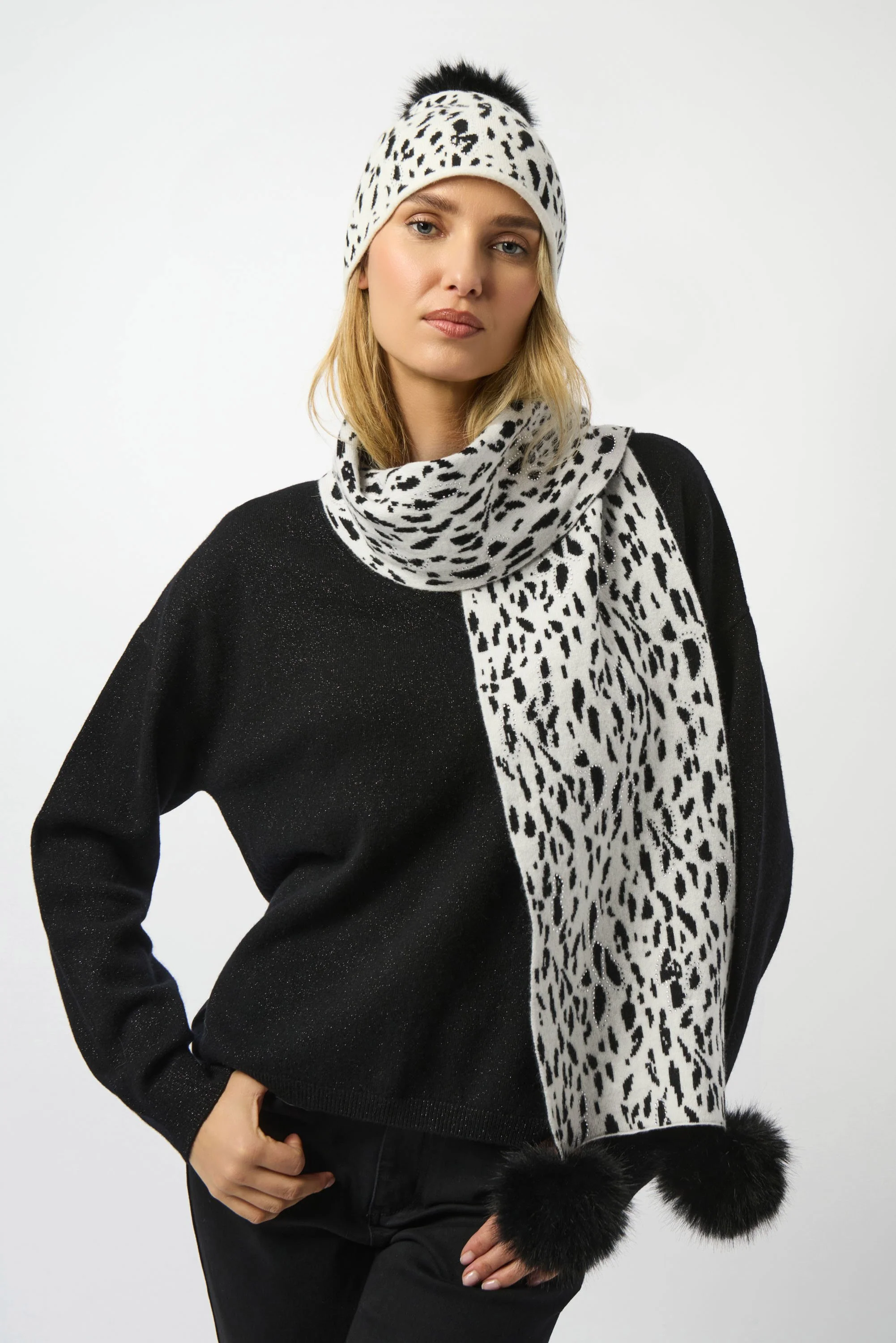 Knitted Animal Print Pompom Scarf
253972 - Image 5