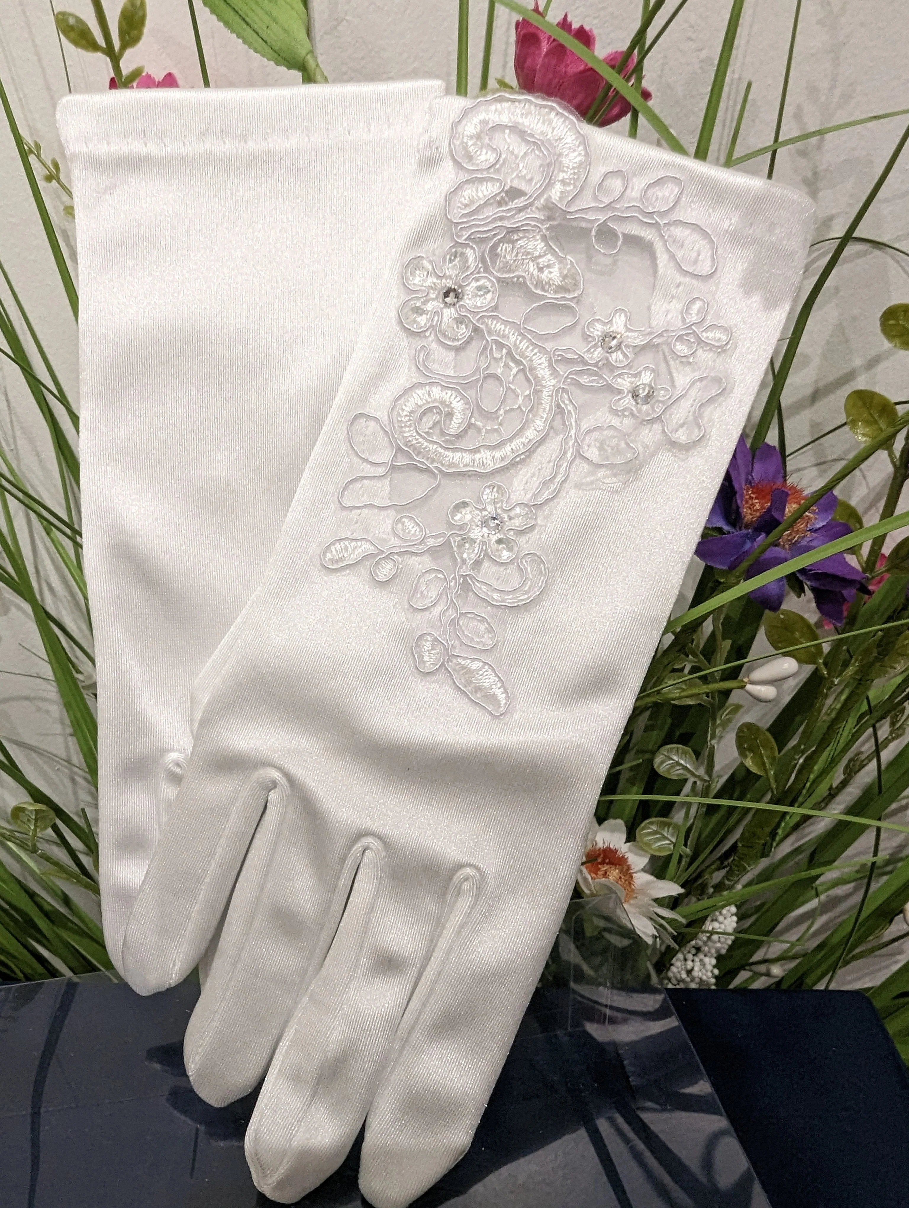 Lace communion glove