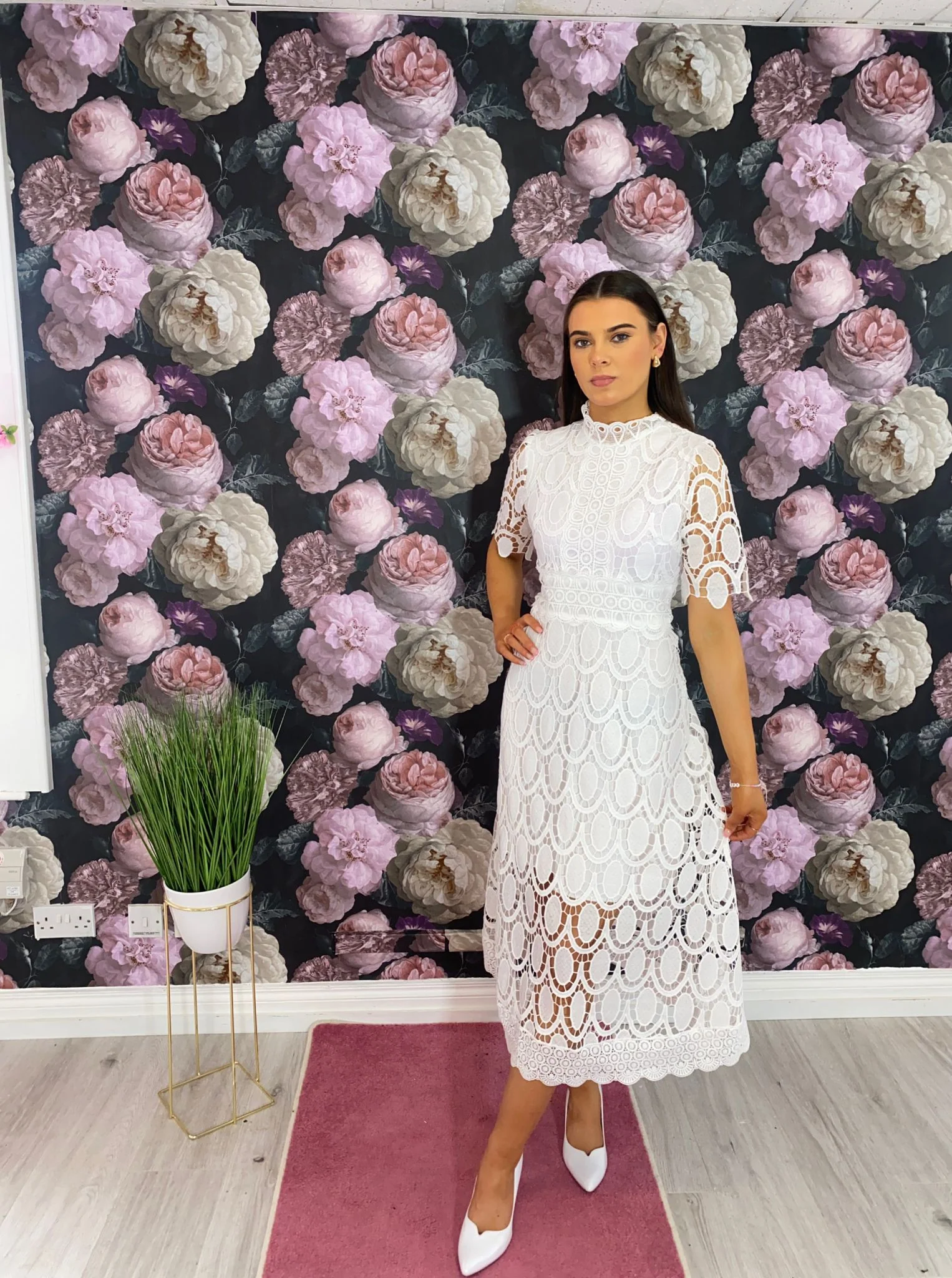 Lacey white dress - Image 3