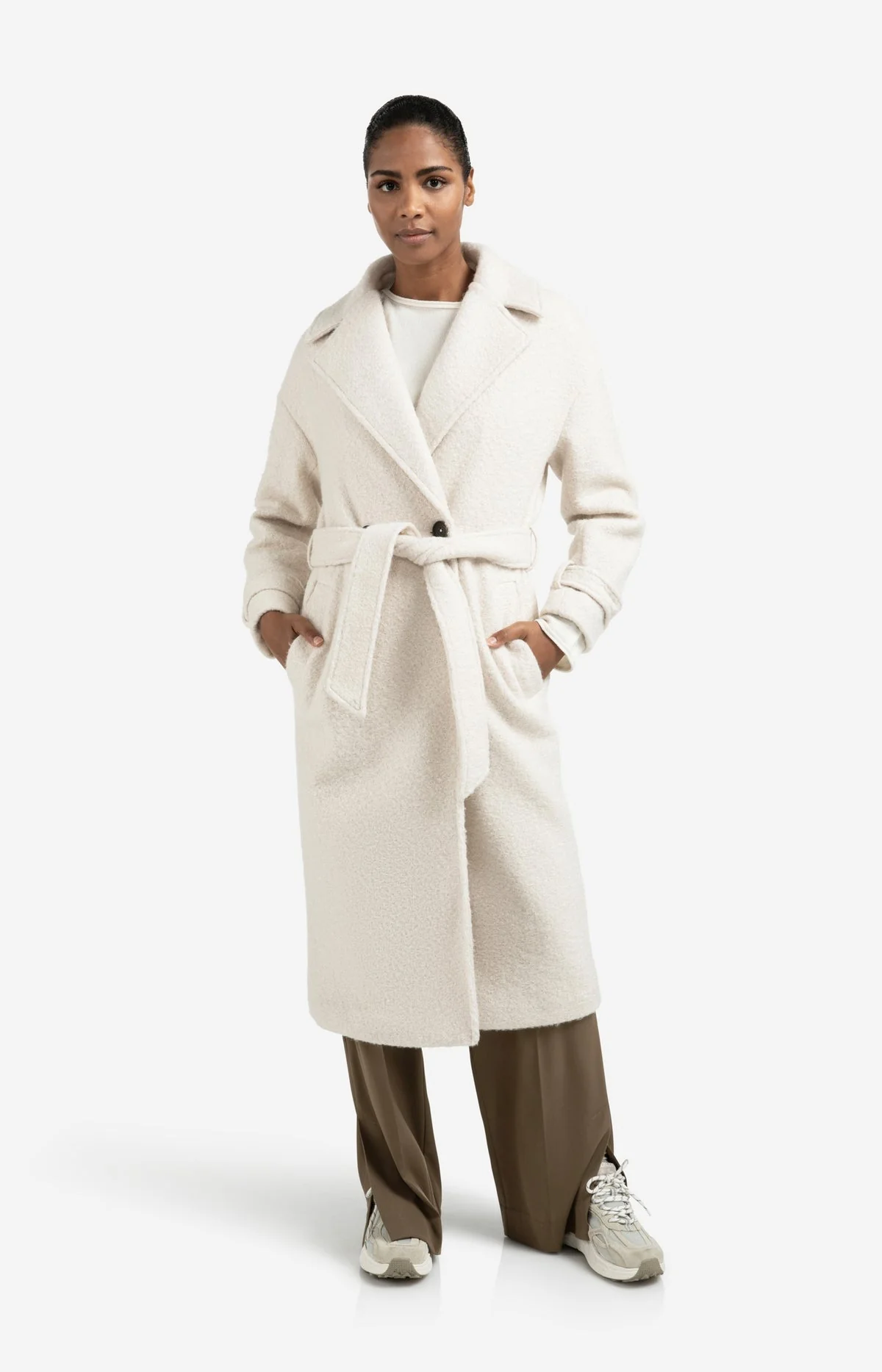Long bouclé coat with belt and oversized fit - Image 3