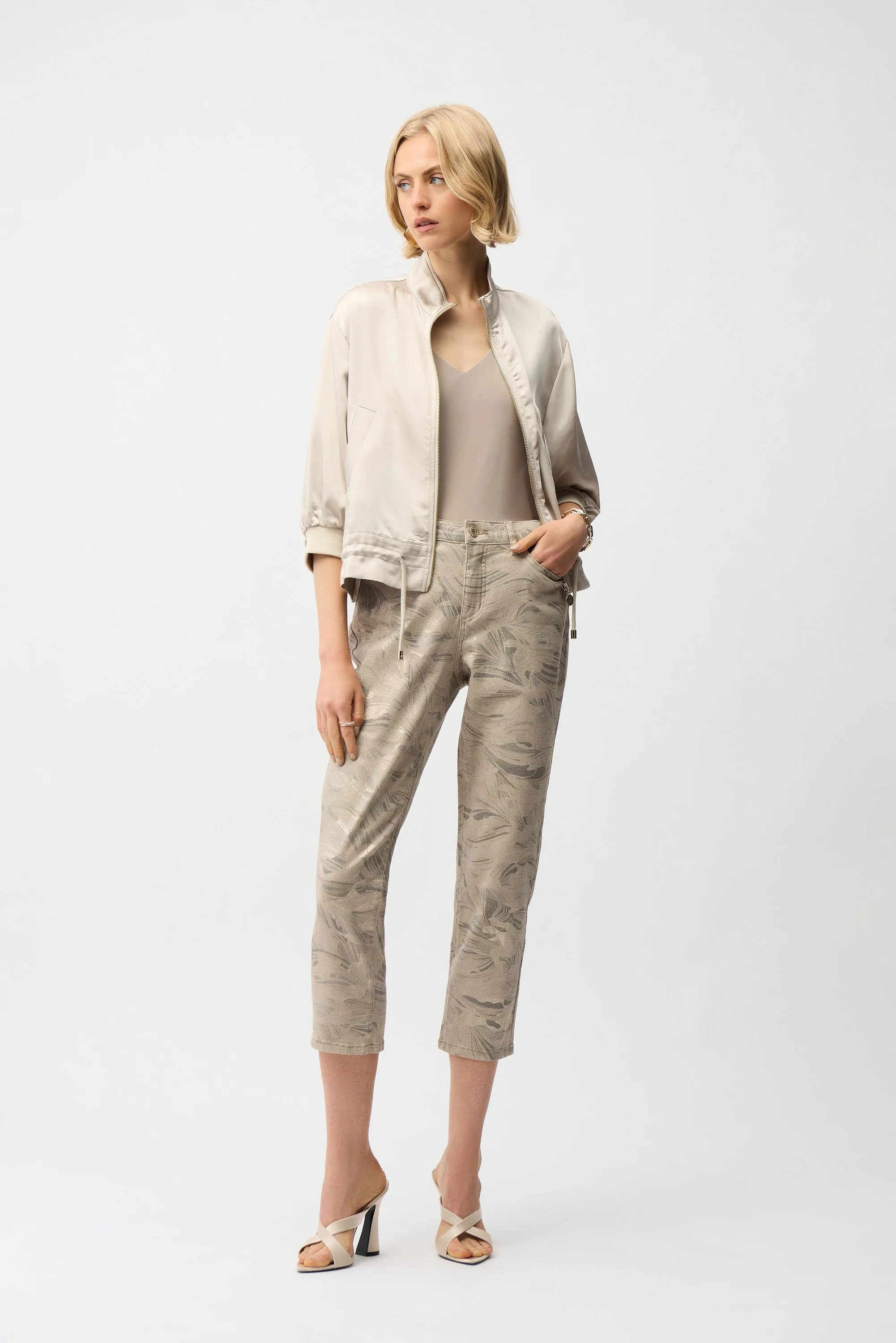 Metallic Abstract Print Slim Crop Jeans
261959