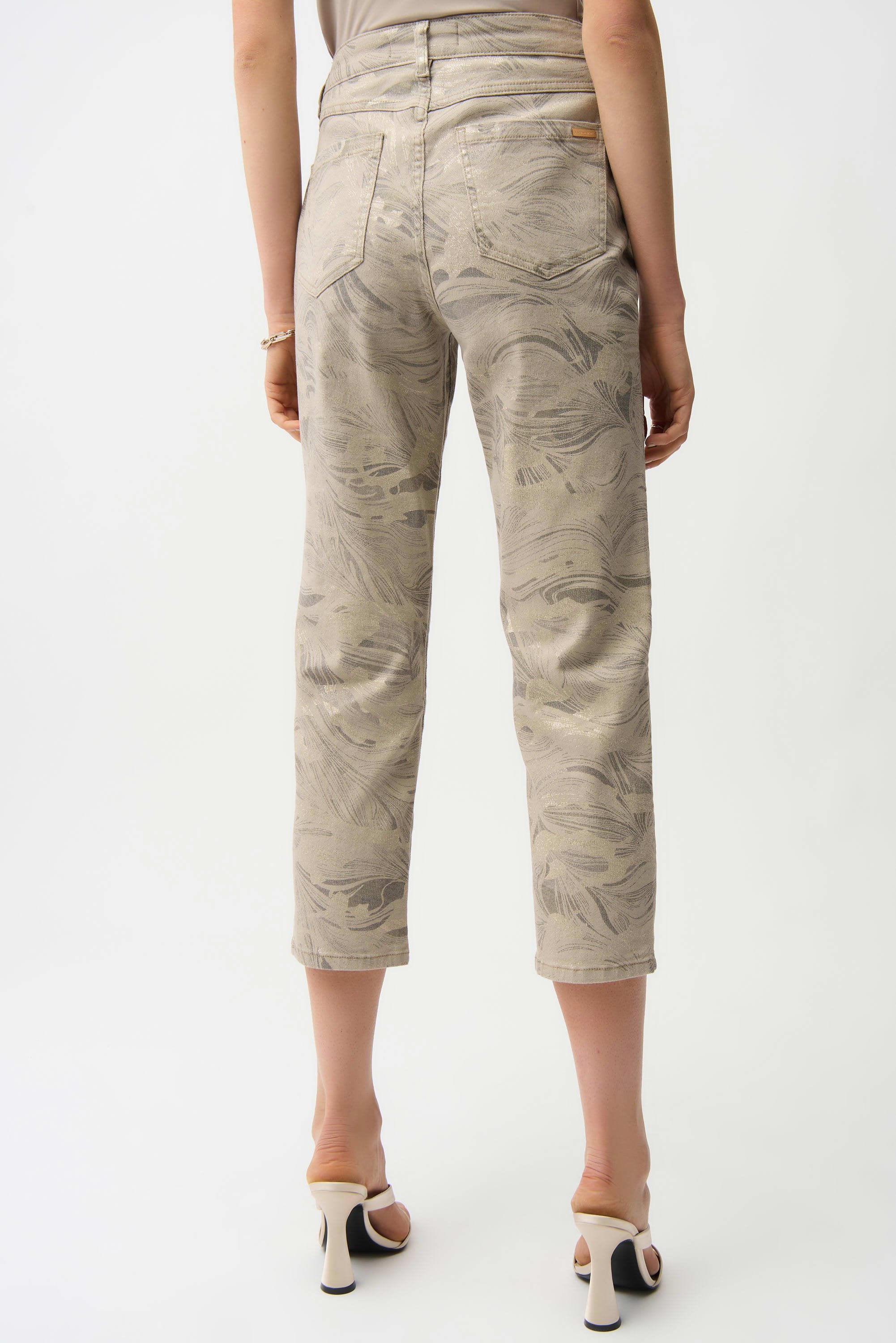 Metallic Abstract Print Slim Crop Jeans
261959 - Image 4