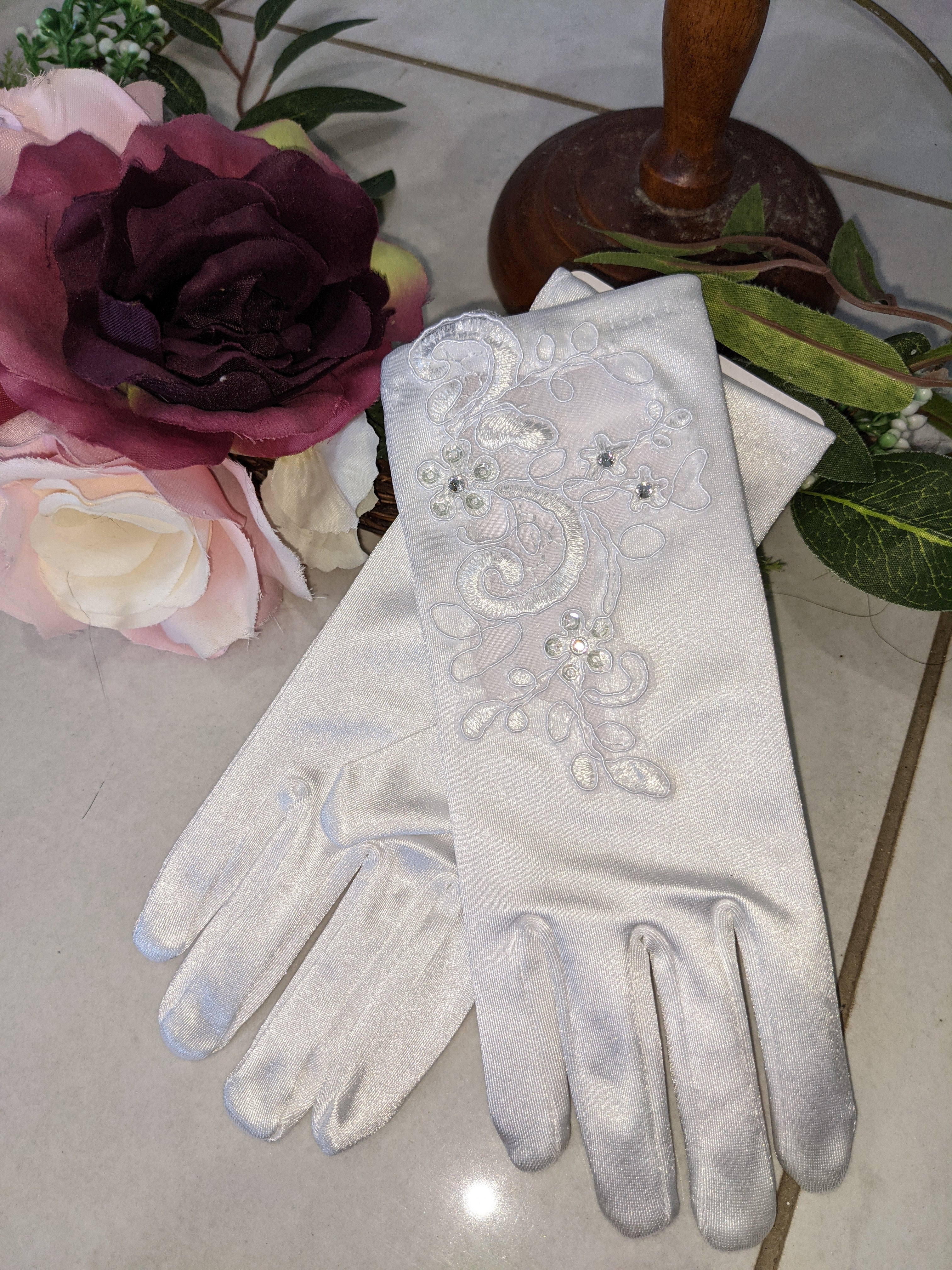 Open front lace glove - Image 2