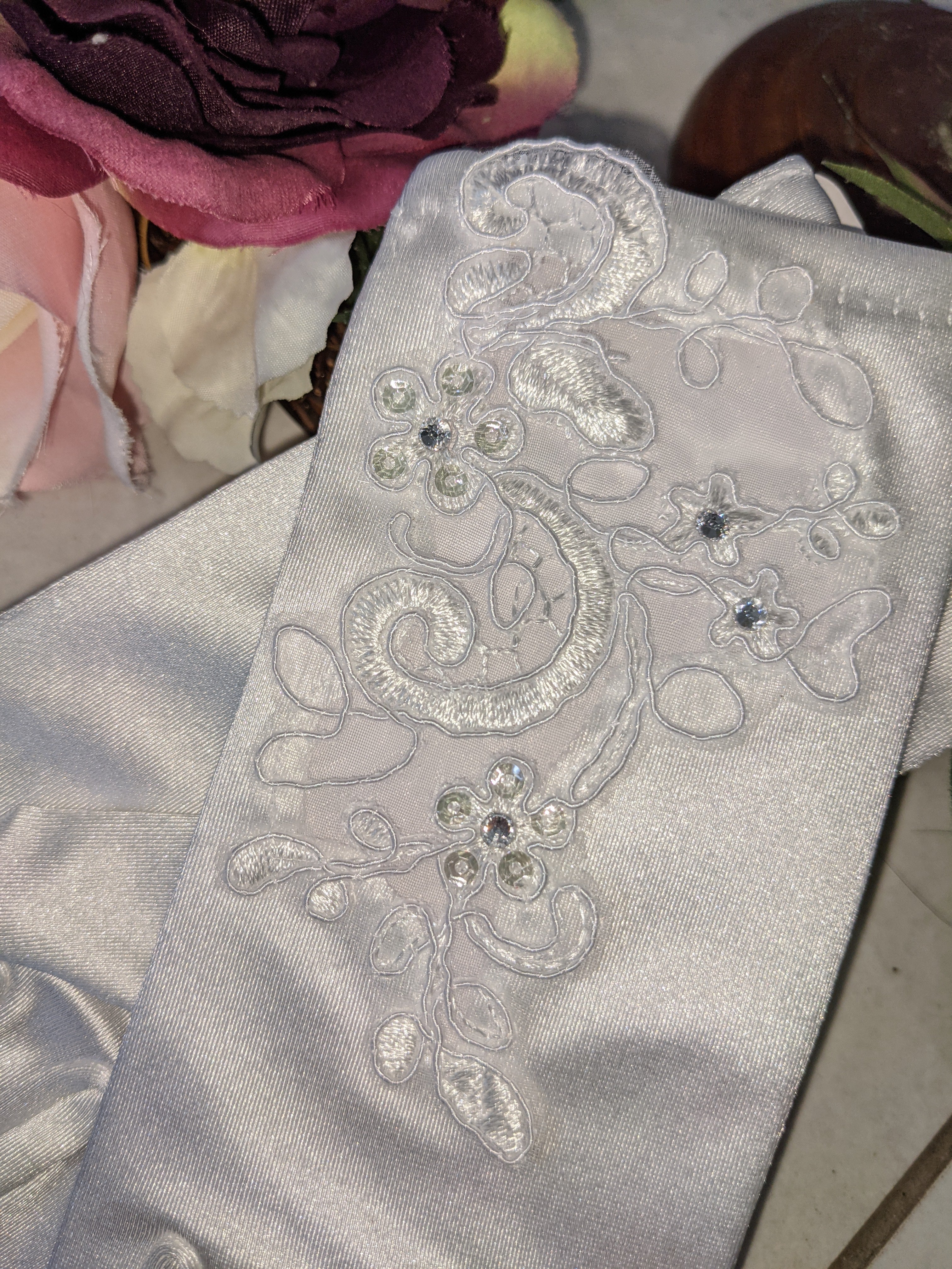 Open front lace glove - Image 3