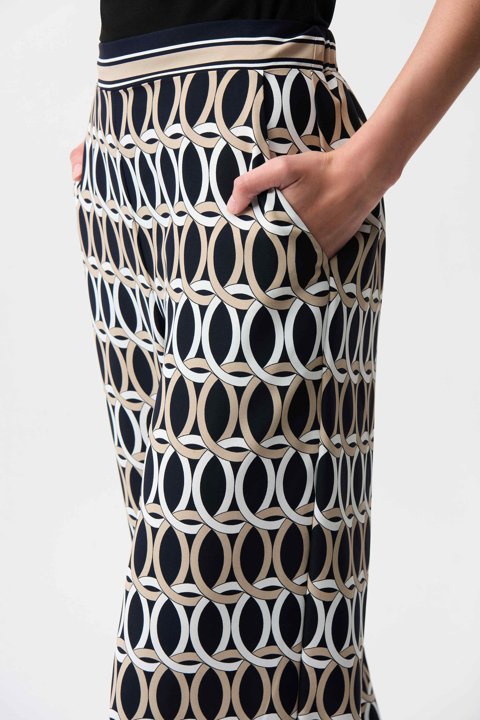 Recycled Woven Geometric Print Wide Leg Pull-On Pants
261058 - Image 3