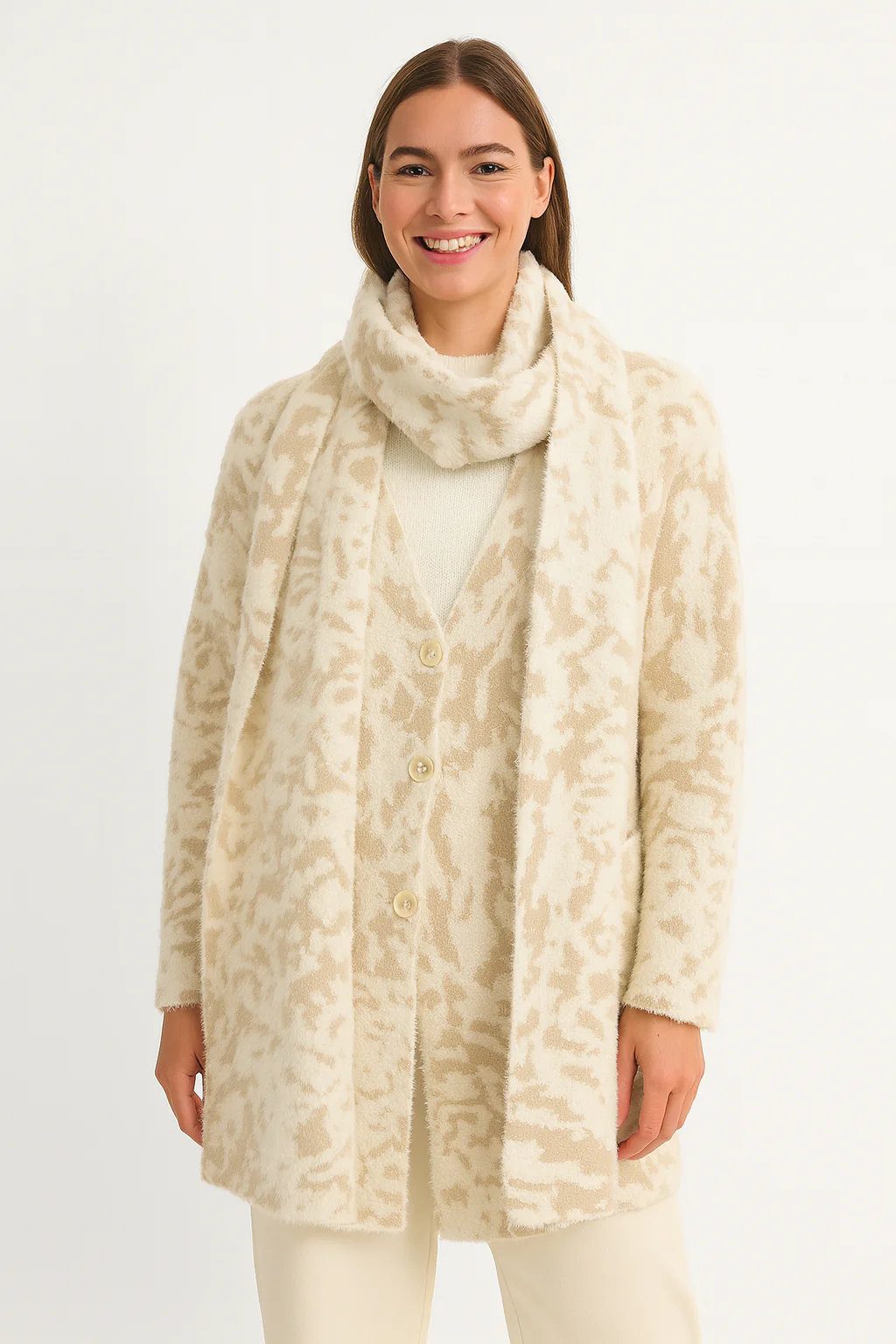 ⸻
Scorzzo Cream & Beige Coat