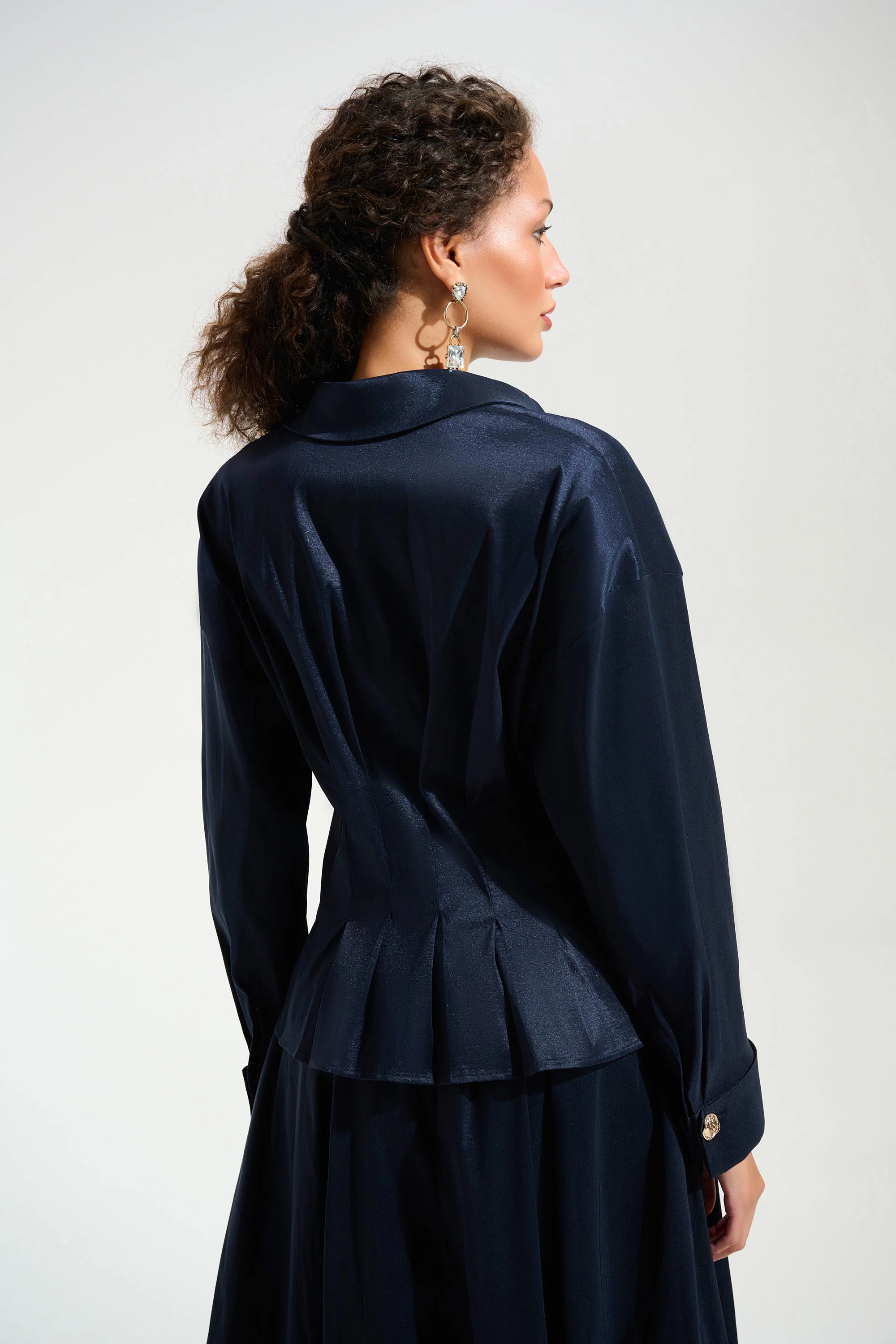 Signature | Stretch Taffeta Fit And Flare Blouse With Chain Link Button Cuffs
261742 - Image 5