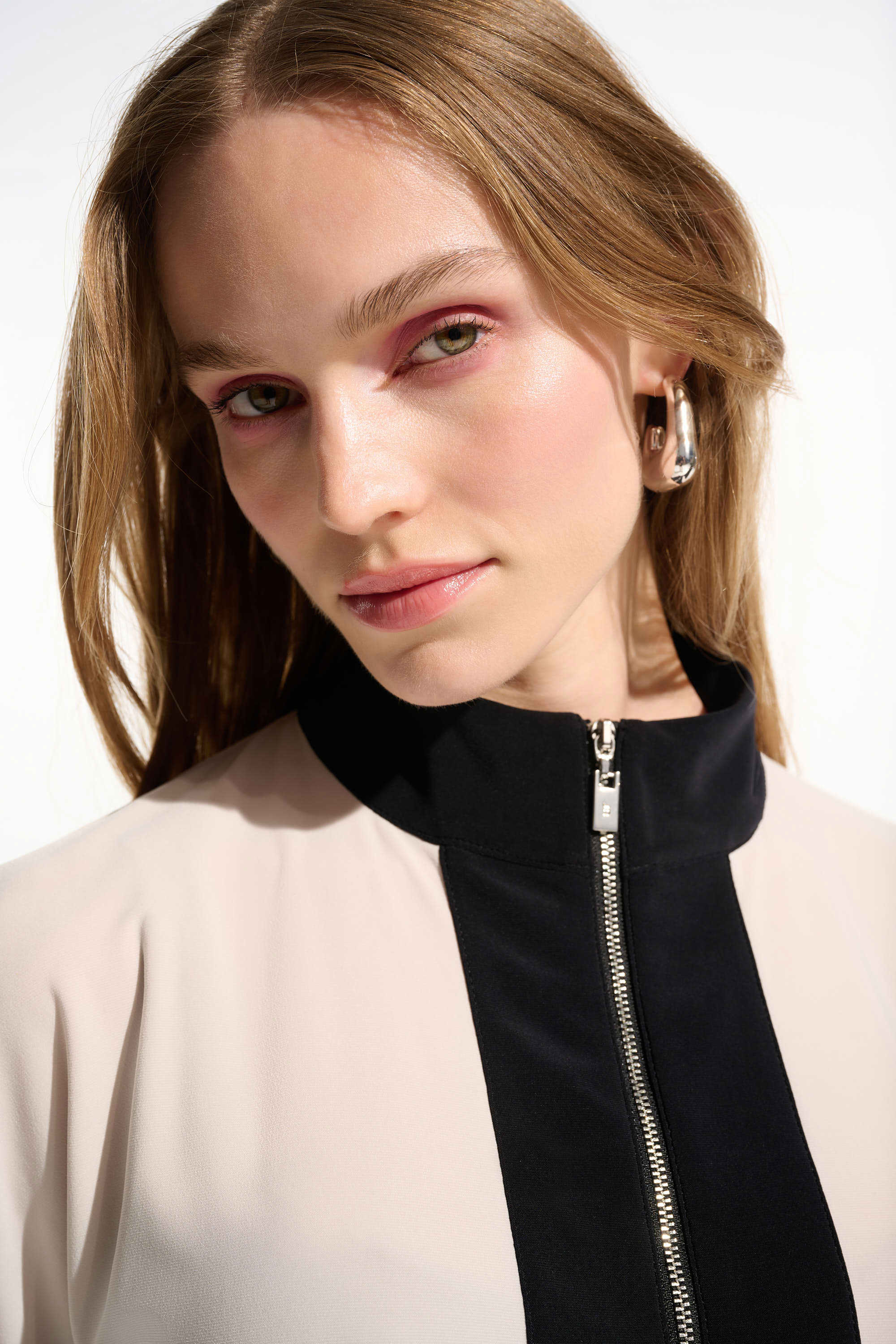 Silky Knit Color Block Straight Top With Zipped Collar
261611 - Image 4
