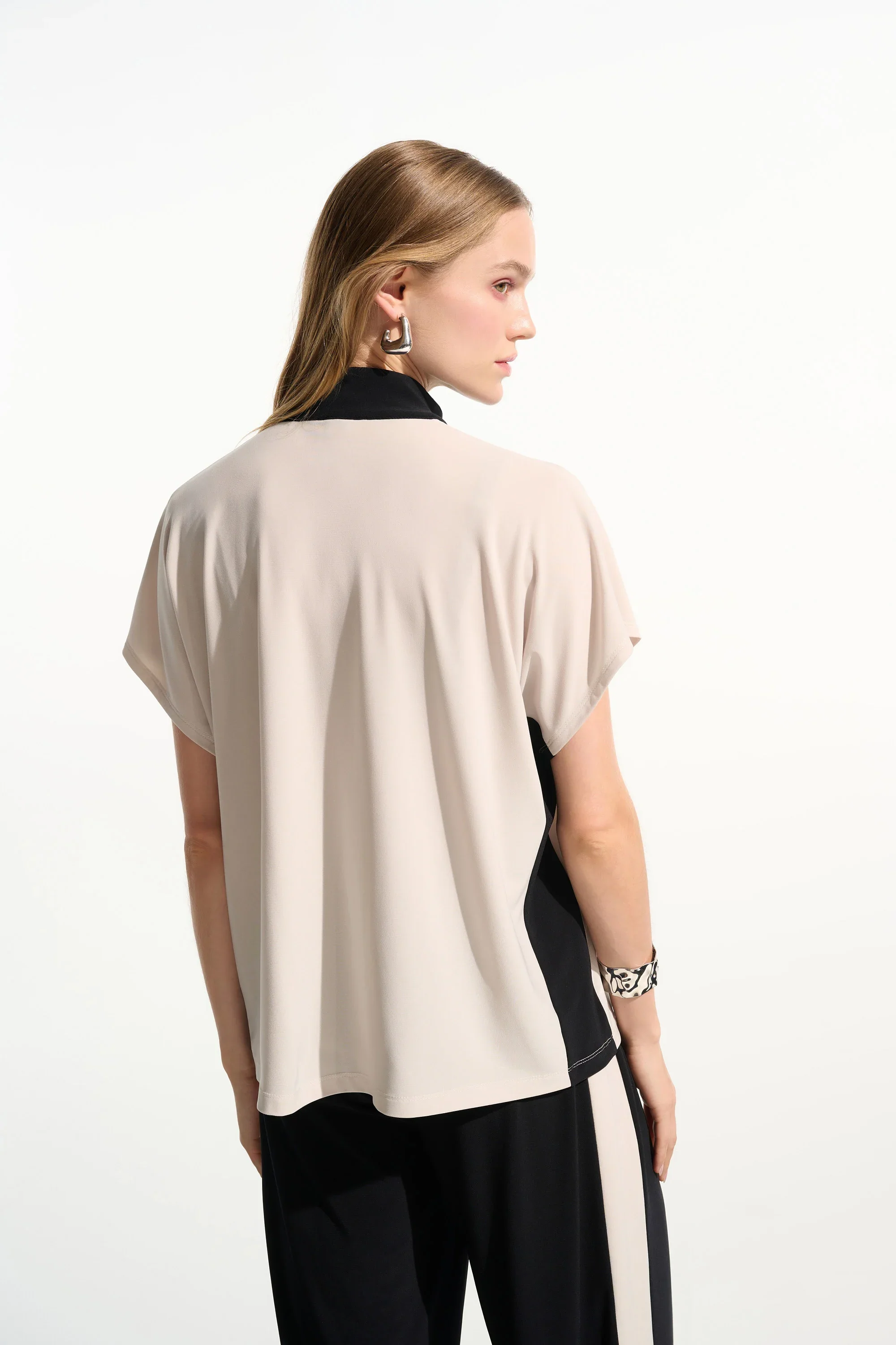 Silky Knit Color Block Straight Top With Zipped Collar
261611 - Image 6