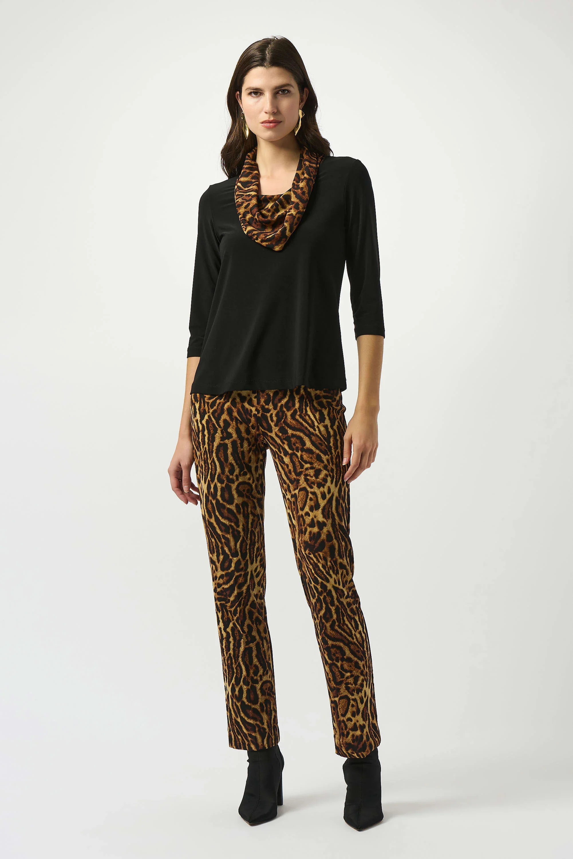 Silky Knit Fitted Top With Satin Animal Print Collar
253222 - Image 3