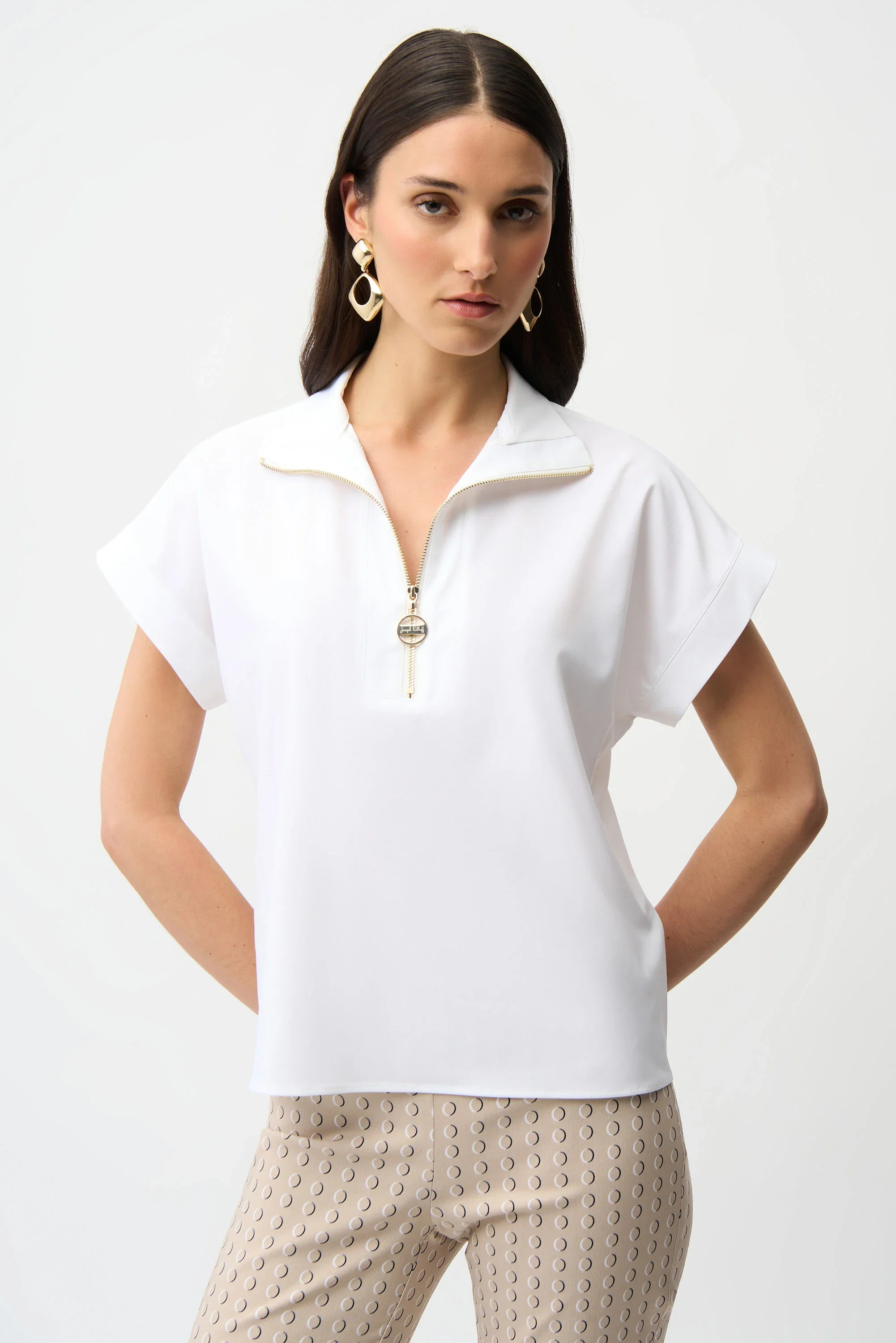 Stretch Poplin Straight Top With Zipped Neckline
261140