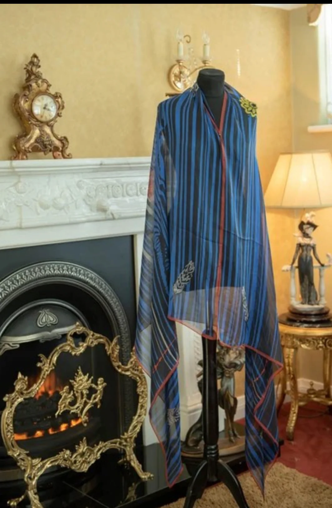 Susan mc cann 100% silk scarf - Image 4