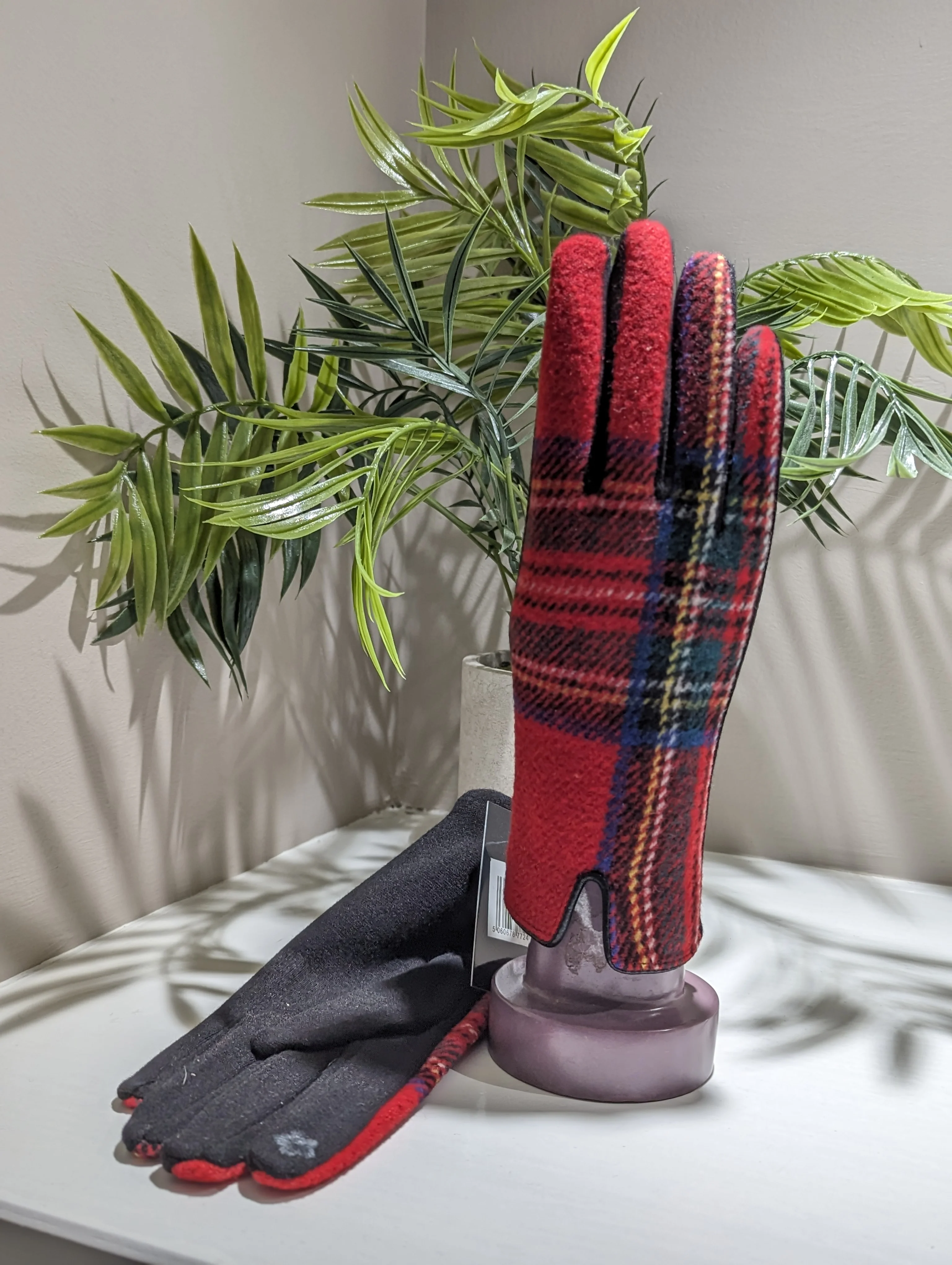 Tartan red glove - Image 3