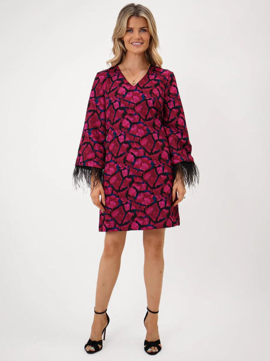 TAYLOR MINI SHIFT DRESS IN MAGENTA PRINT - Image 2