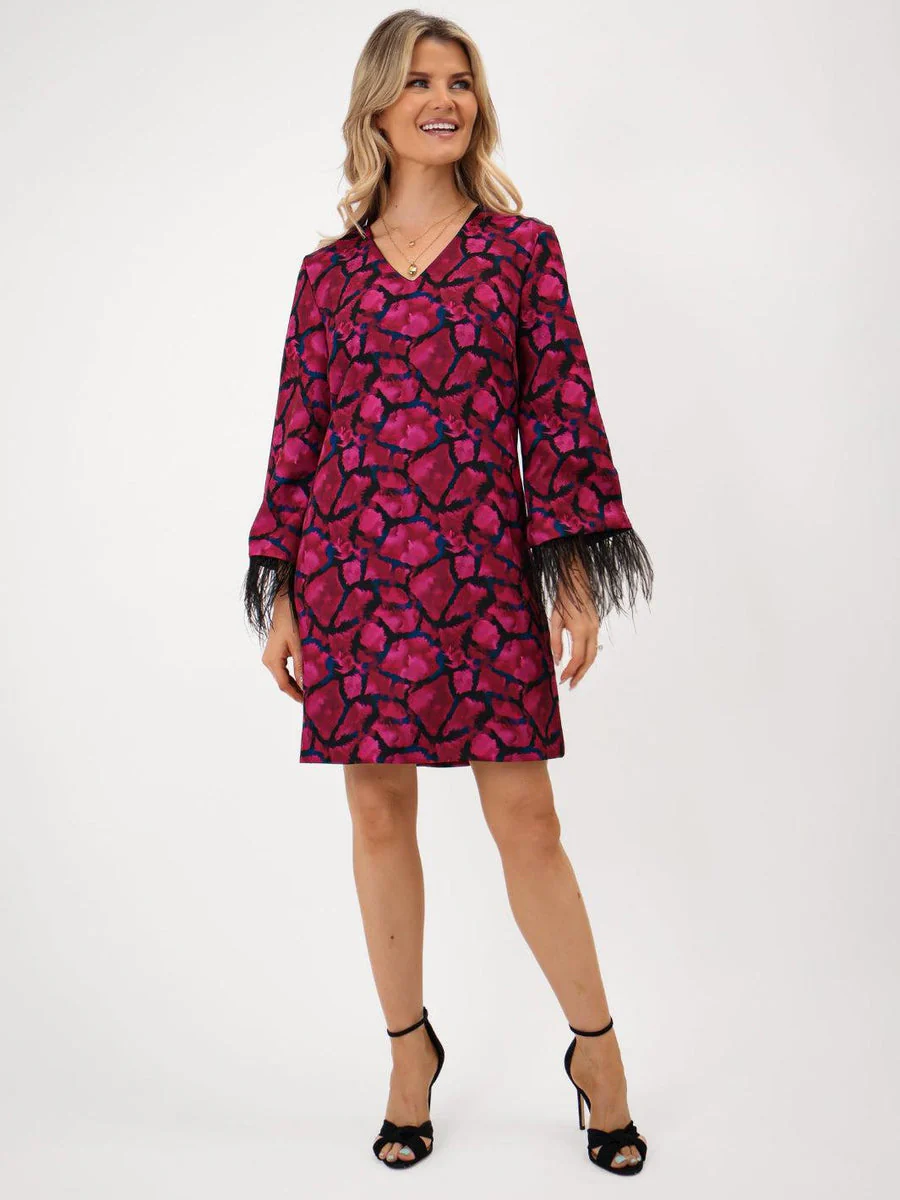 TAYLOR MINI SHIFT DRESS IN MAGENTA PRINT - Image 4