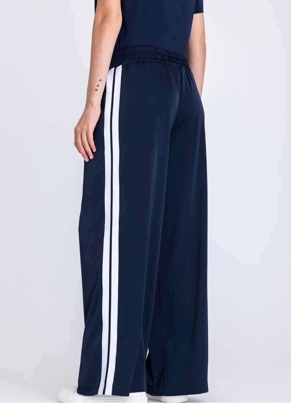 TUZZI 411.658 Diva state of mind- Navy wide leg track bottoms - Image 4