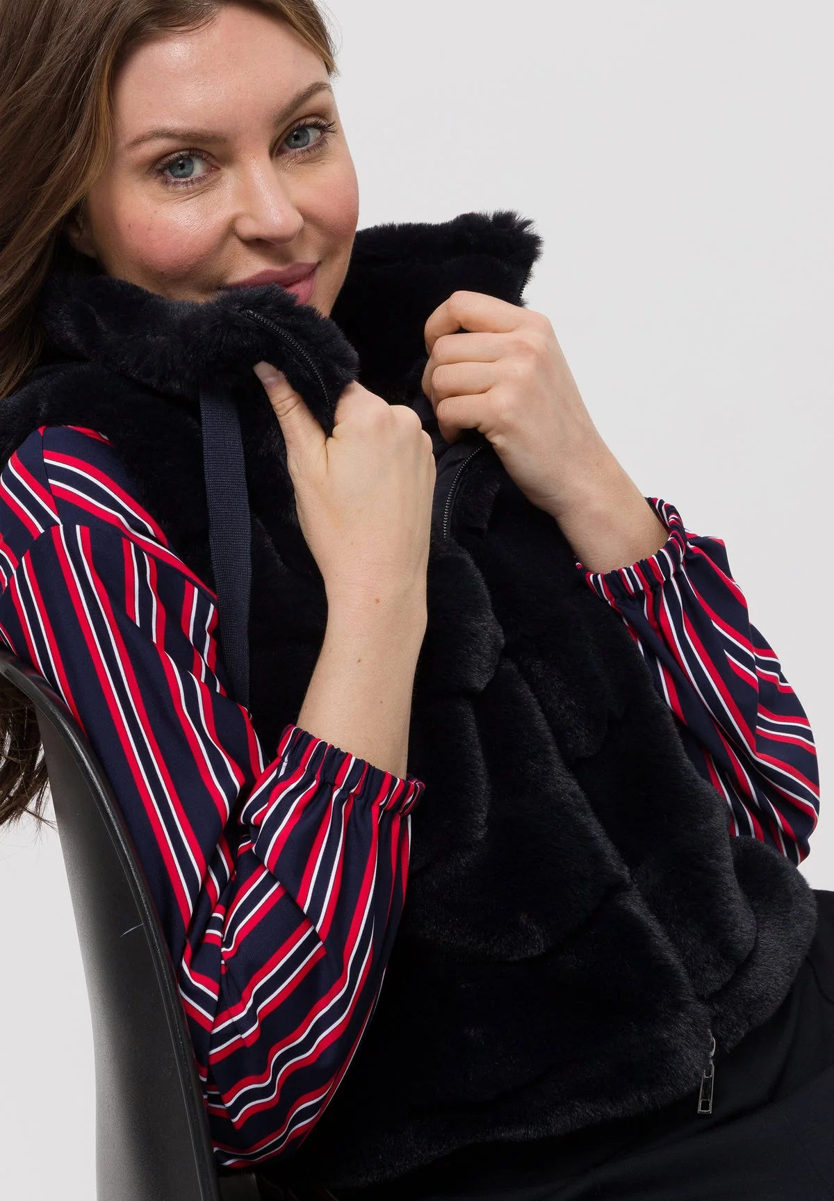 Tuzzi navy faux fur gilet - Image 5