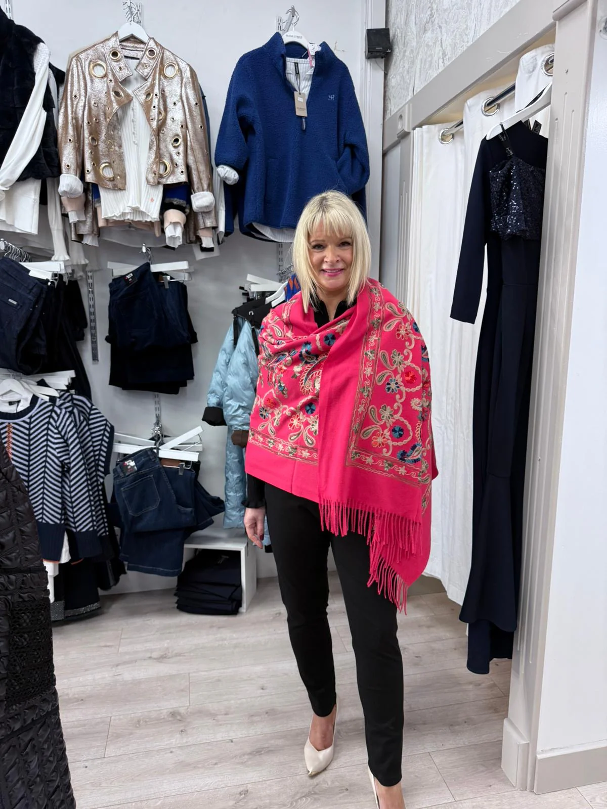 Doctor Bear Luxury cashmere feel scarf in fuchsia pink - Image 4
