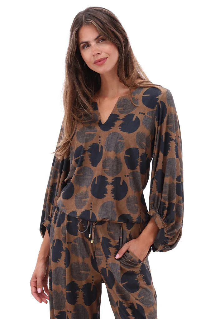 K Design V Neck Top