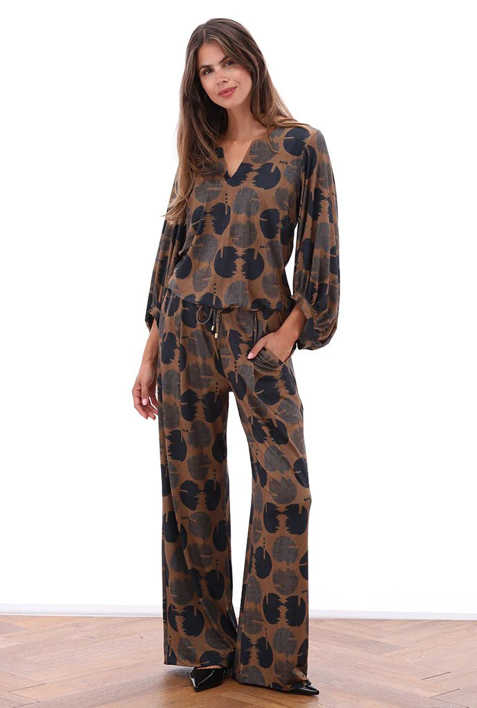 K Design V Neck Top - Image 2